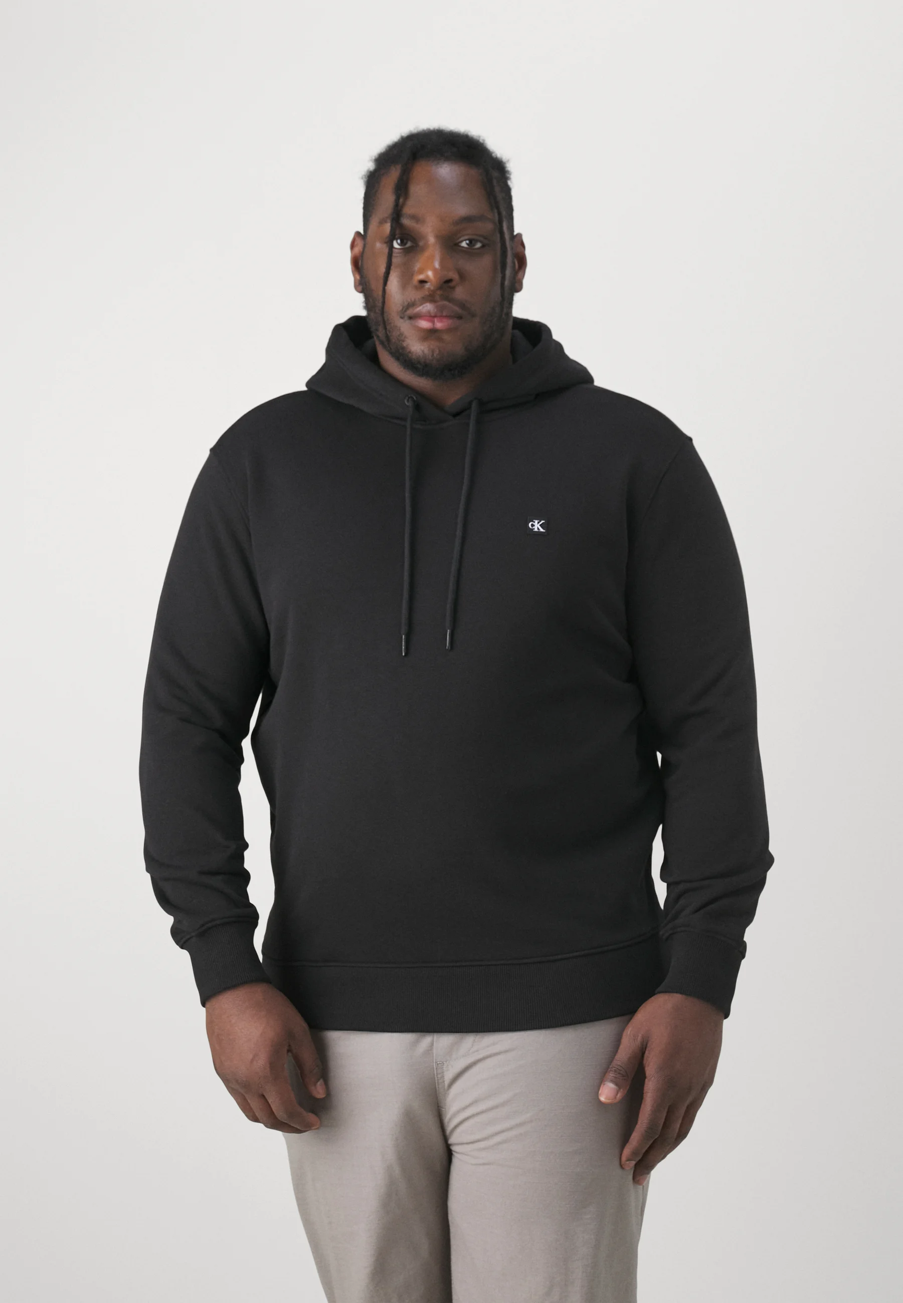 Sudadera con capucha y escudo bordado de Calvin Klein Jeans Plus
