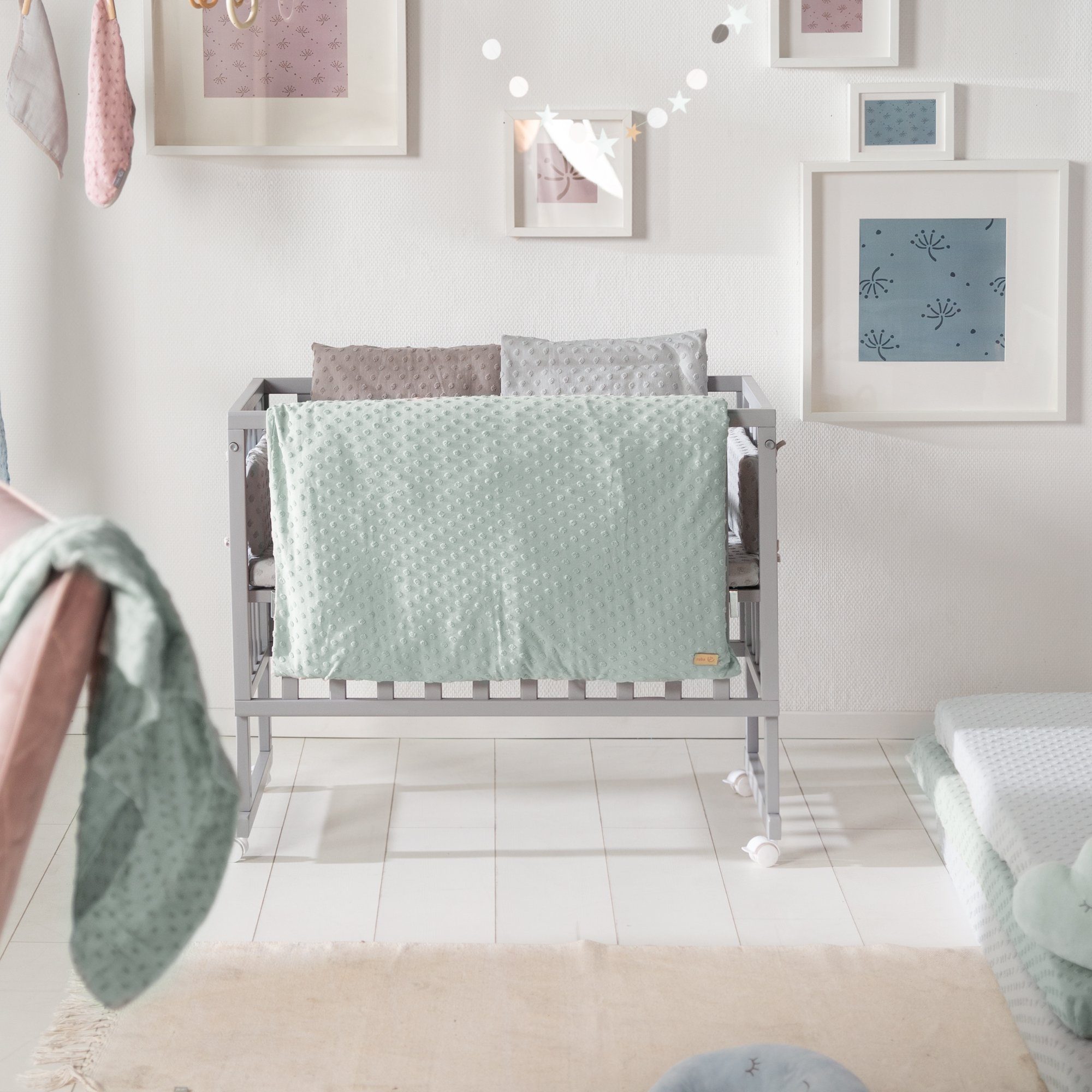 Babybettwäsche Lil Planet, roba®, 2- teilige Wiegenbettwäsche