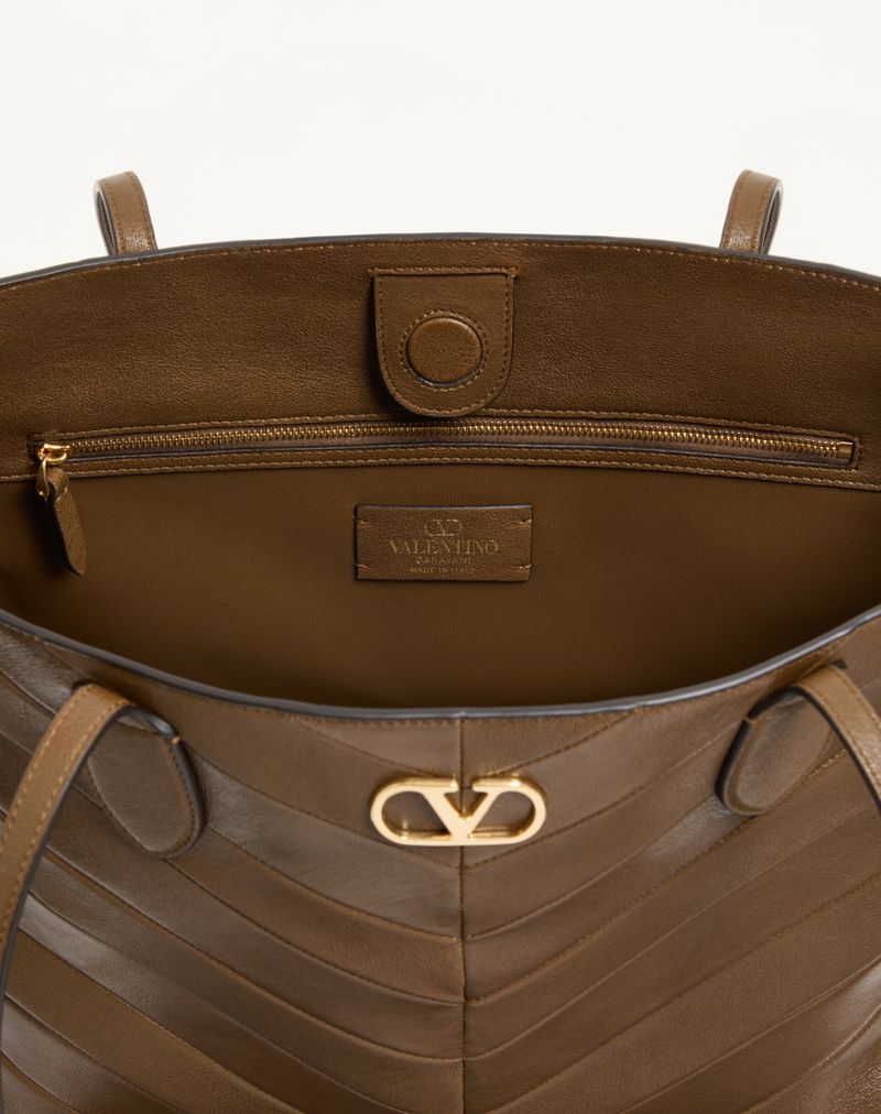 Bolsa de compras média Valentino Garavani Jean em napa com estampa chevron.