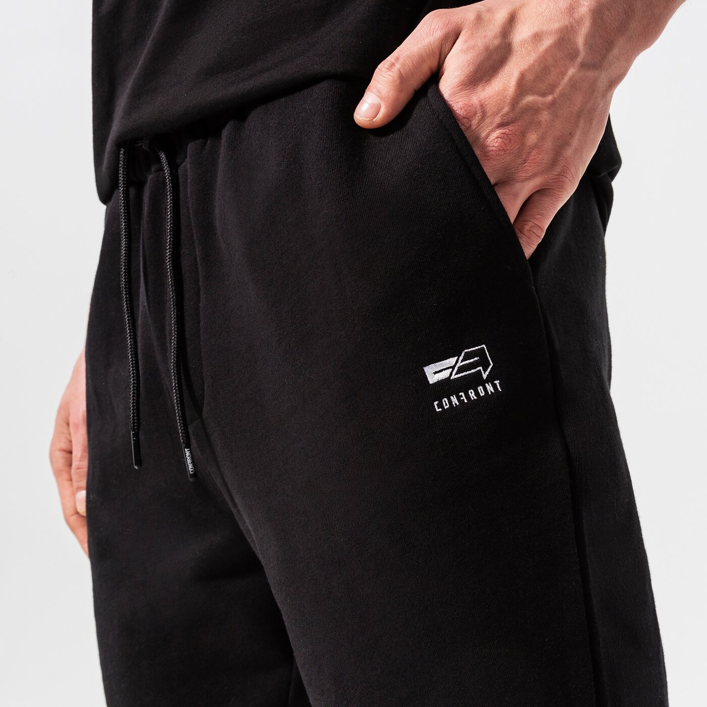CONFRONT SHORTS ESSENTIAL Schwarz