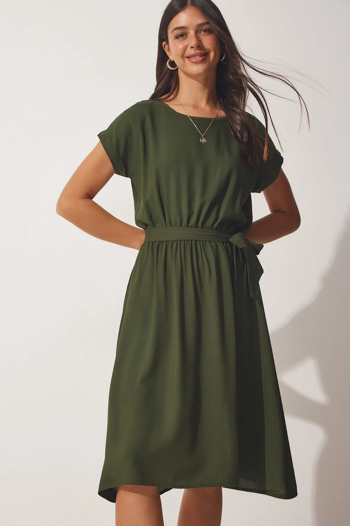 Happiness İstanbul  Damen-Sommerkleid aus Viskose in Khaki mit Gürtel BH00415