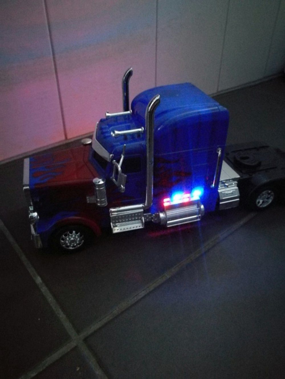 BruKa RC-LKW RC Lastwagen USA FREIGHTLINER ferngesteuerter US Truck LKW Laster Auto