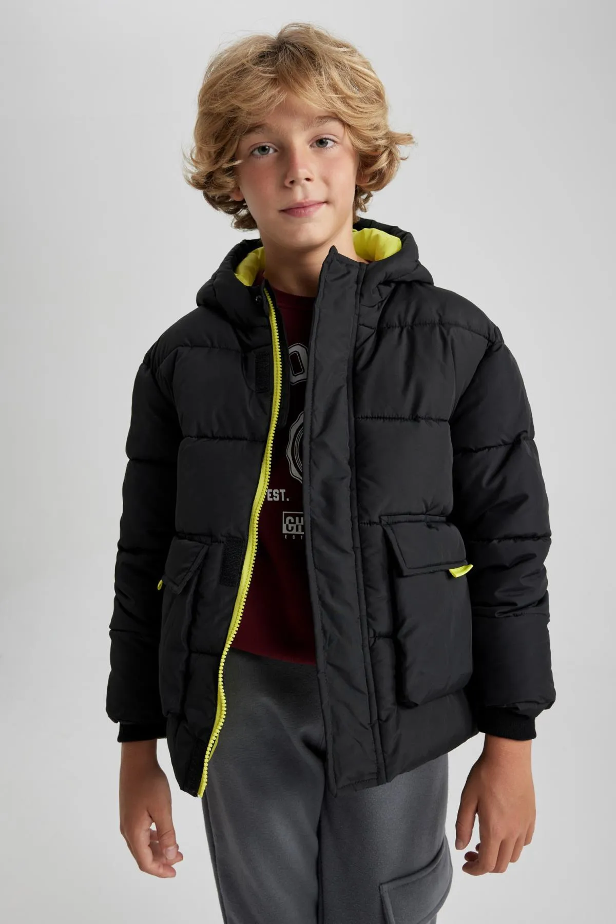 DeFacto  Wasserabweisende Pufferjacke mit Kapuze für Jungen A2267a823wn