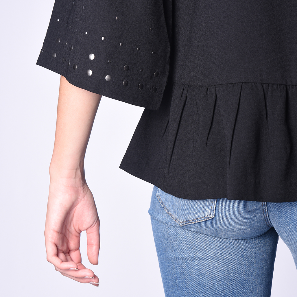 CARA  Blouse à manches 3/4 cloutées