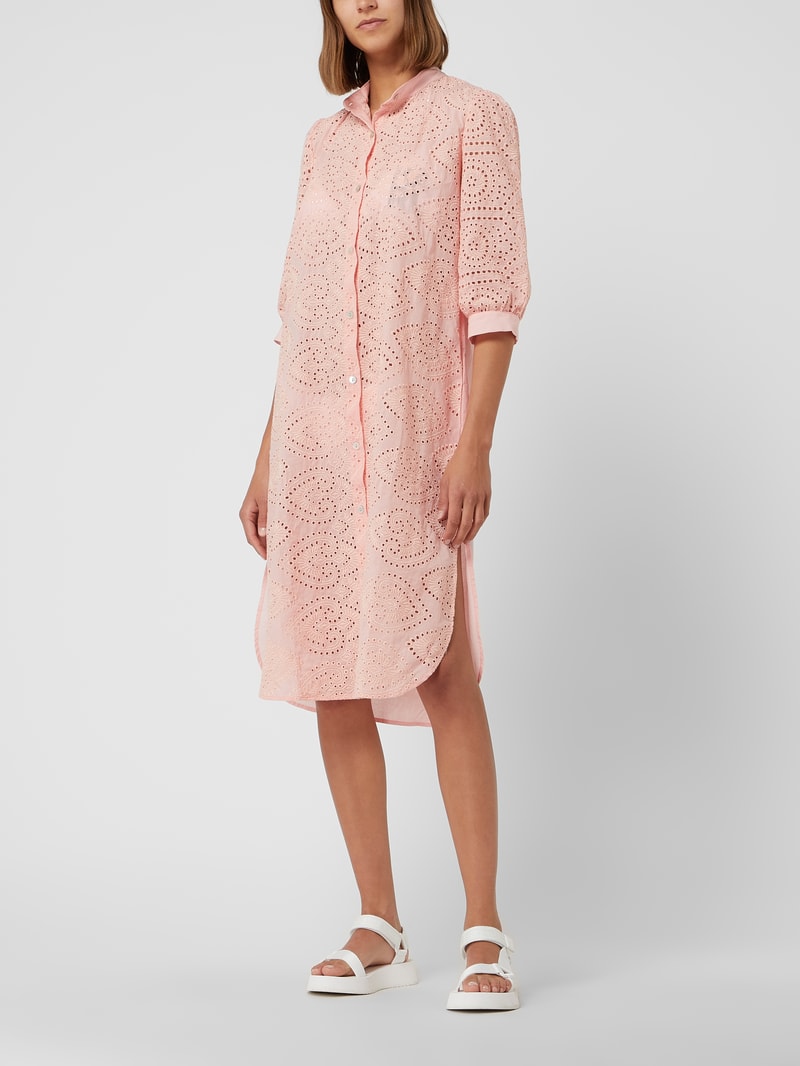 Kleid aus Lochspitze in apricot