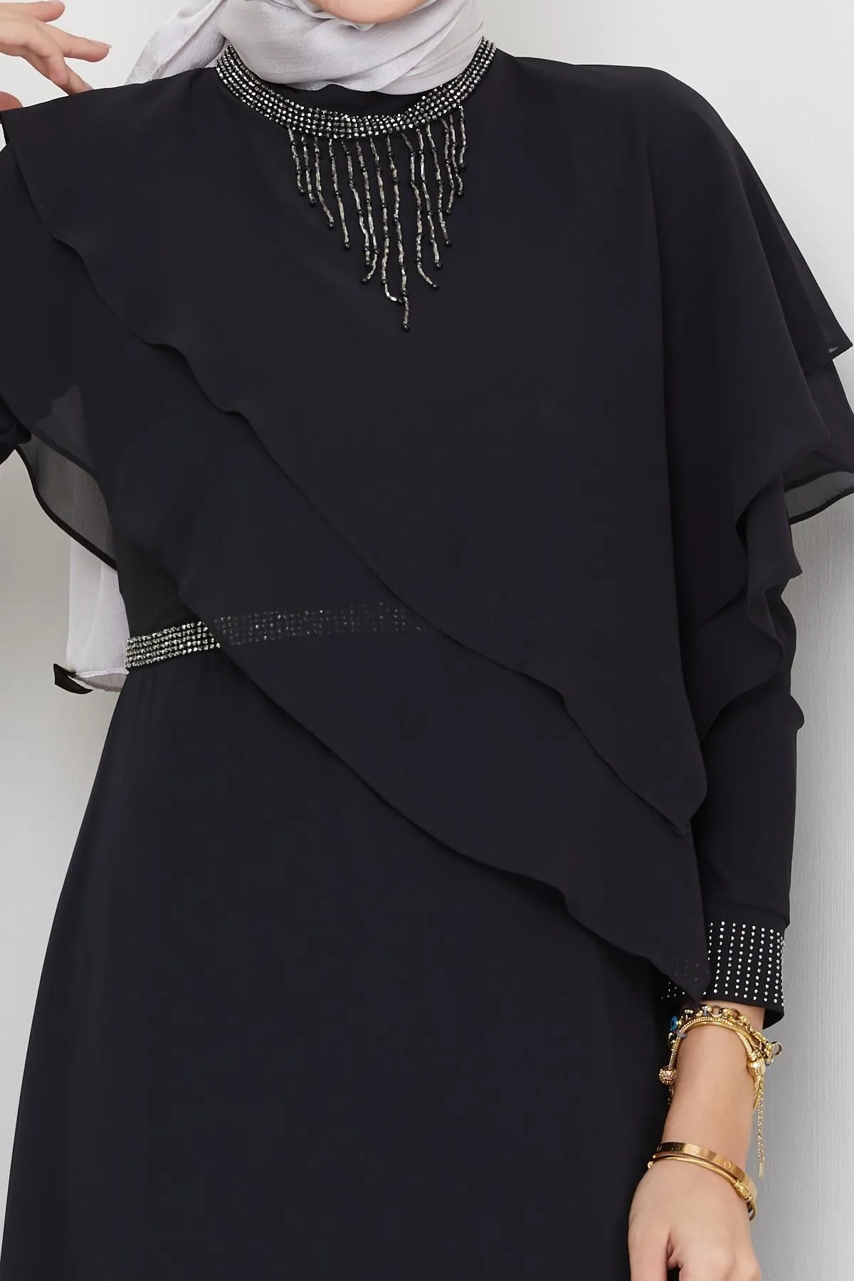 Olcay  Abendkleid aus Chiffon mit Hijab und Steinen sowie Schwungraddetails, SCHWARZ 1651