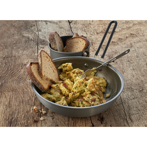 SCRAMBLED EGGS WITH ONIONS - Outdoor Essen
