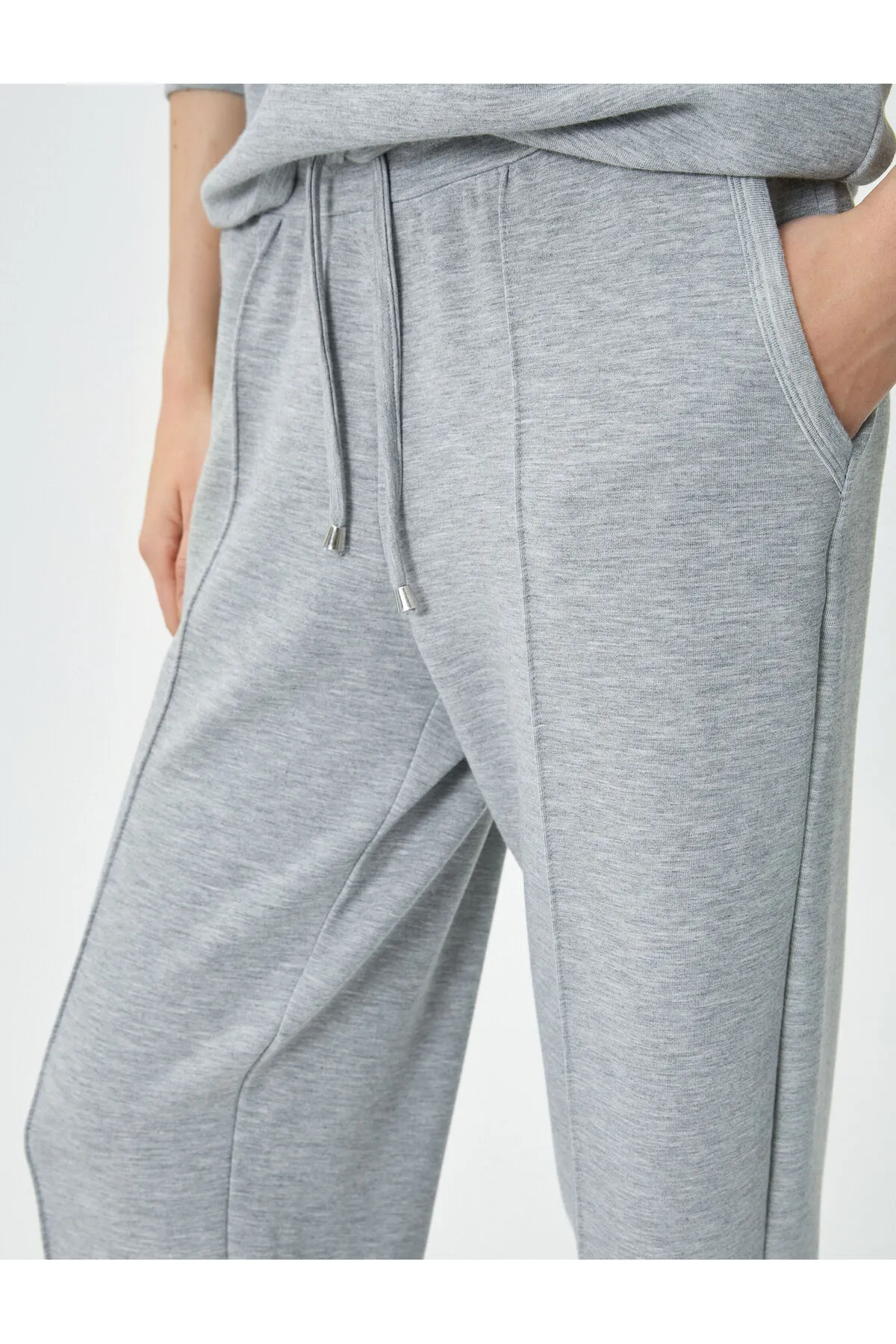 Koton  Jogger Sweatpants aus gerippter Viskose mit Schnürung in der Taille und Taschendetail