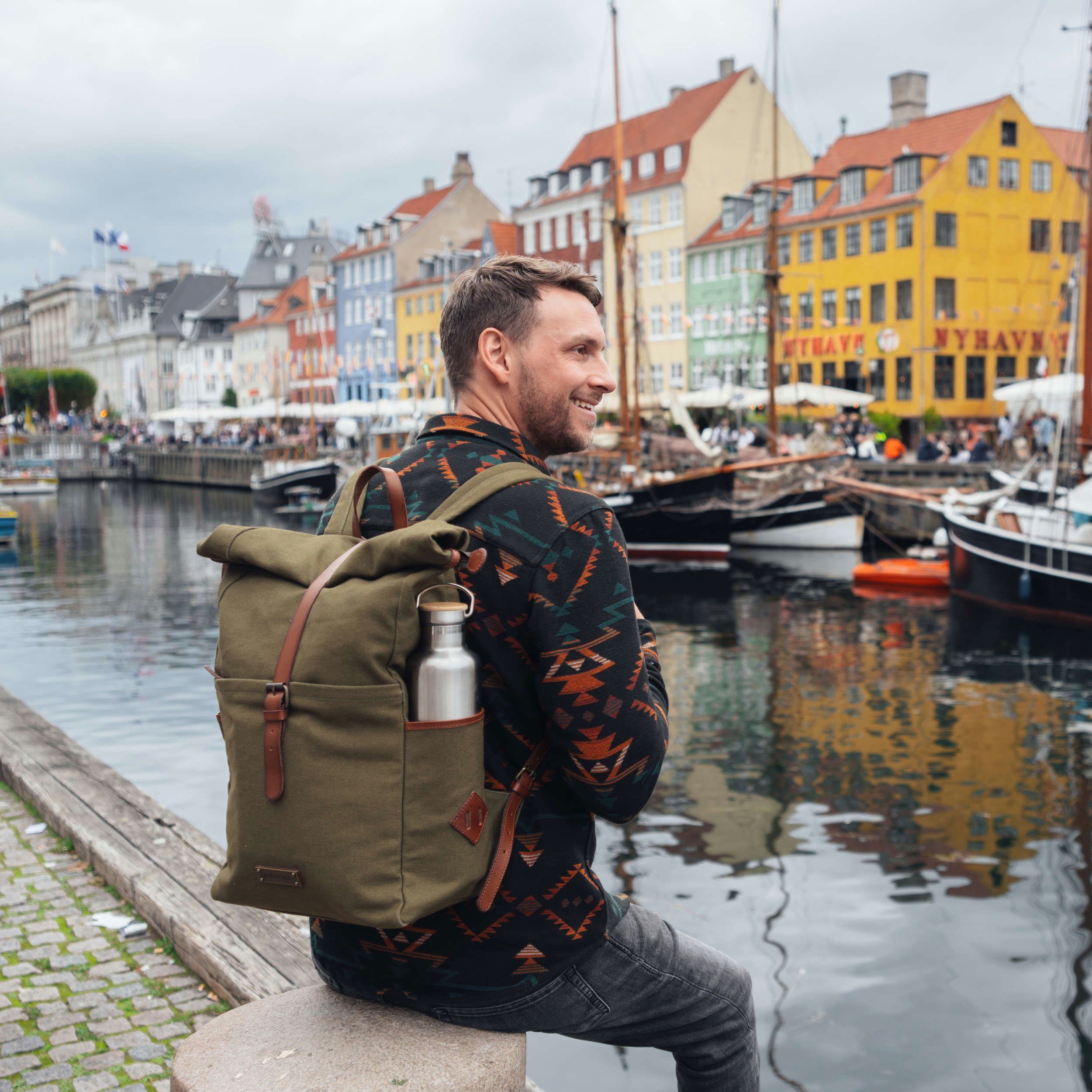 DRAKENSBERG Tagesrucksack Roll-Top Rucksack Archie Oliv-Grün, unisex Cityrucksack aus Canvas mit Lederdetails und 15