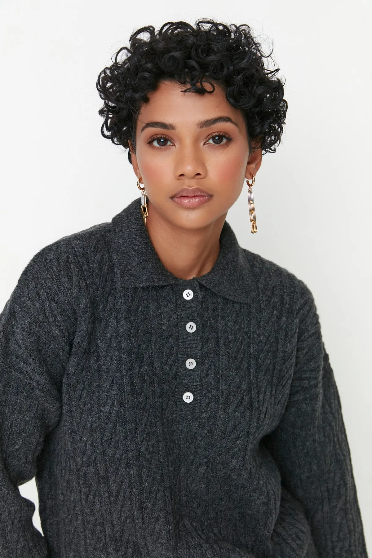 Trendyol Collection  Anthrazitfarbener, weicher, strukturierter Strickpullover mit weiter Passform TWOAW21KZ2635