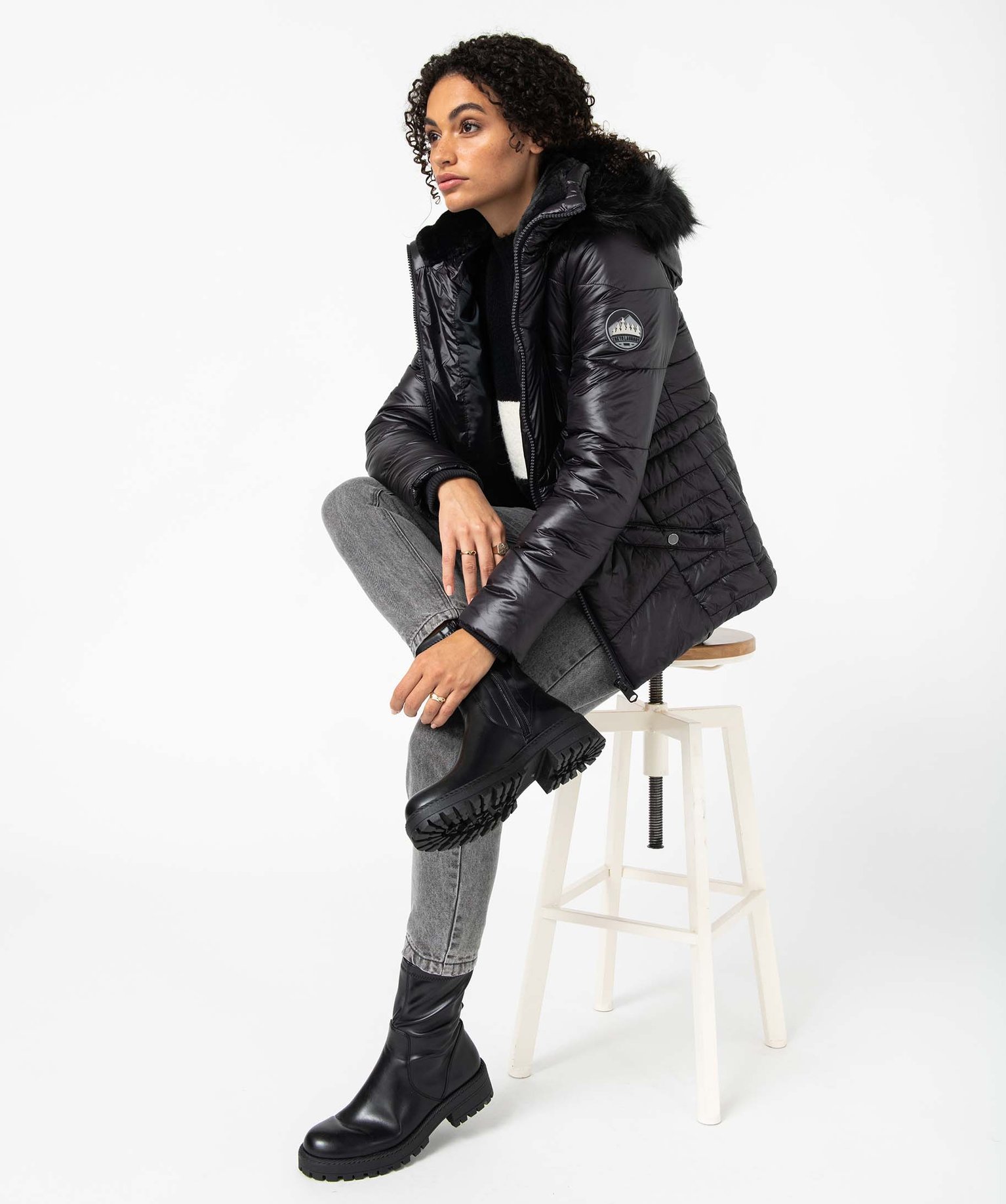 Blouson femme matelassé avec capuche doublée peluche noir | GEMO