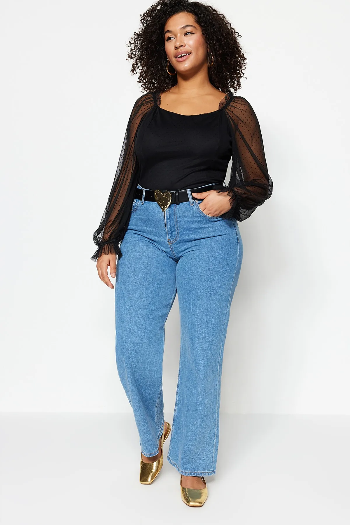 Trendyol Curve  Schwarze gewebte Bluse mit Tüllärmeln TBSSS23AF00004