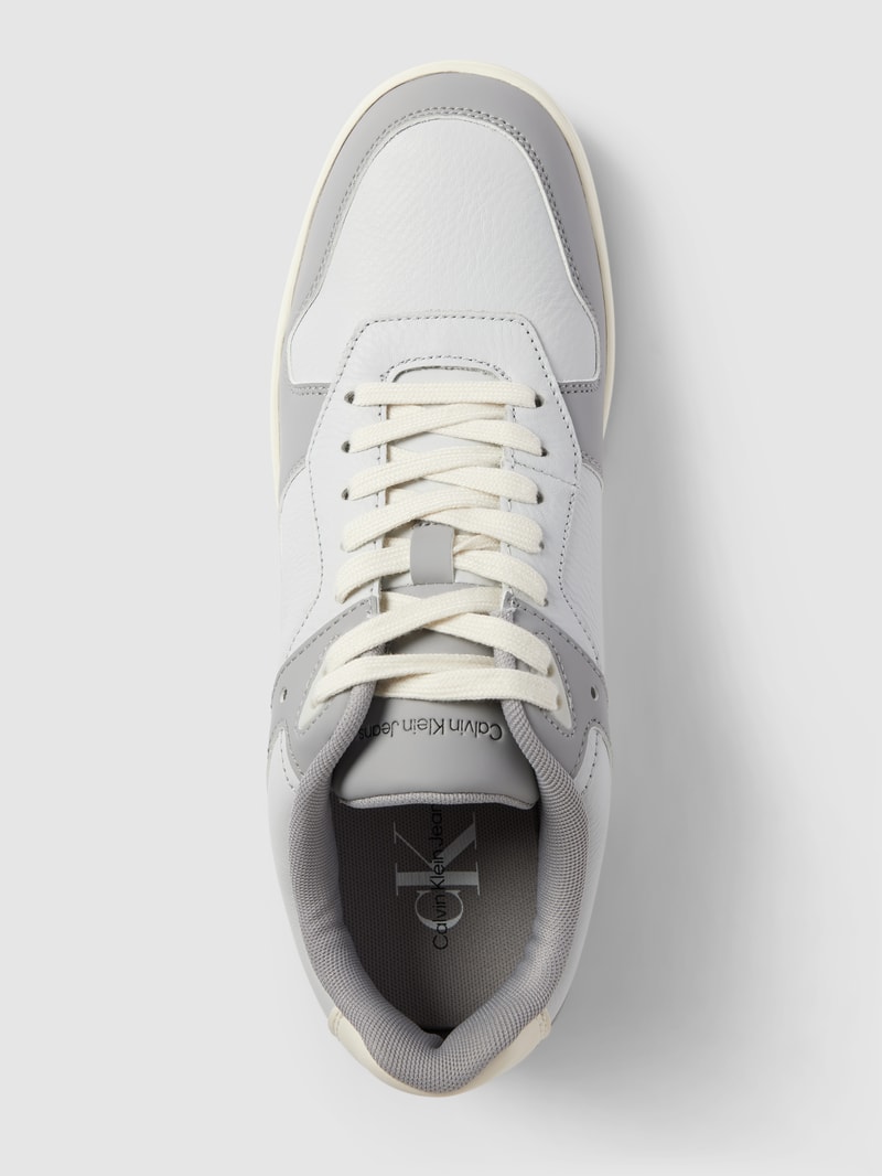 Sneaker mit Label-Detail Modell 'BASKET' in offwhite