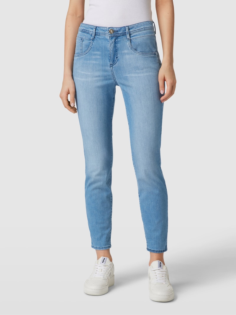 Jeans mit Label-Patch in hellblau