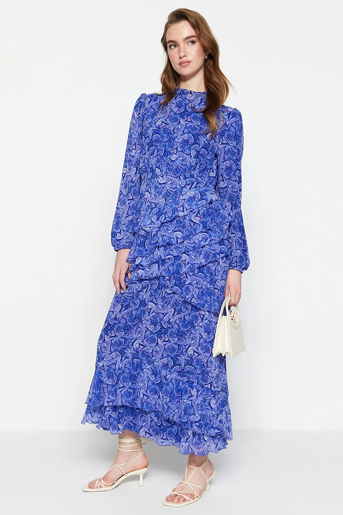 Trendyol Modest  Blaues Kleid aus gewebtem Chiffon mit Blumenrock und Rüschenfutter TCTSS23EB00160
