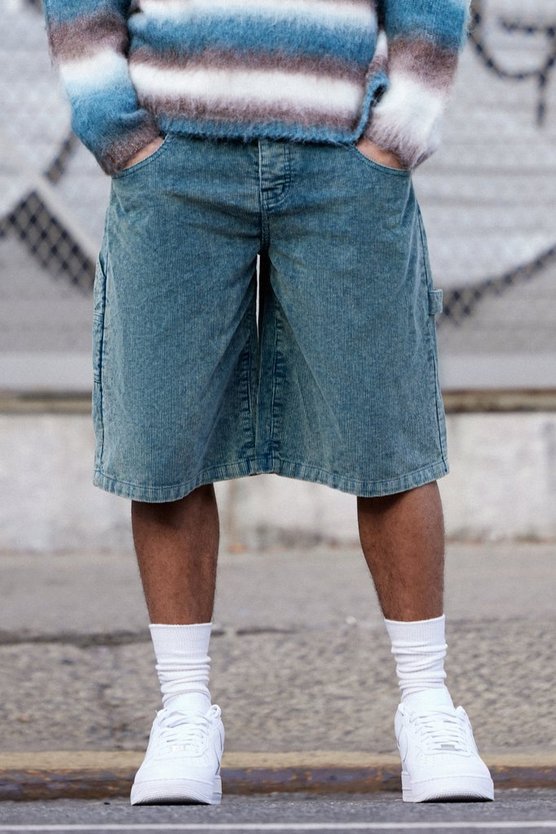 Dunkelblaue Cord-Jorts mit Acid-Waschung
