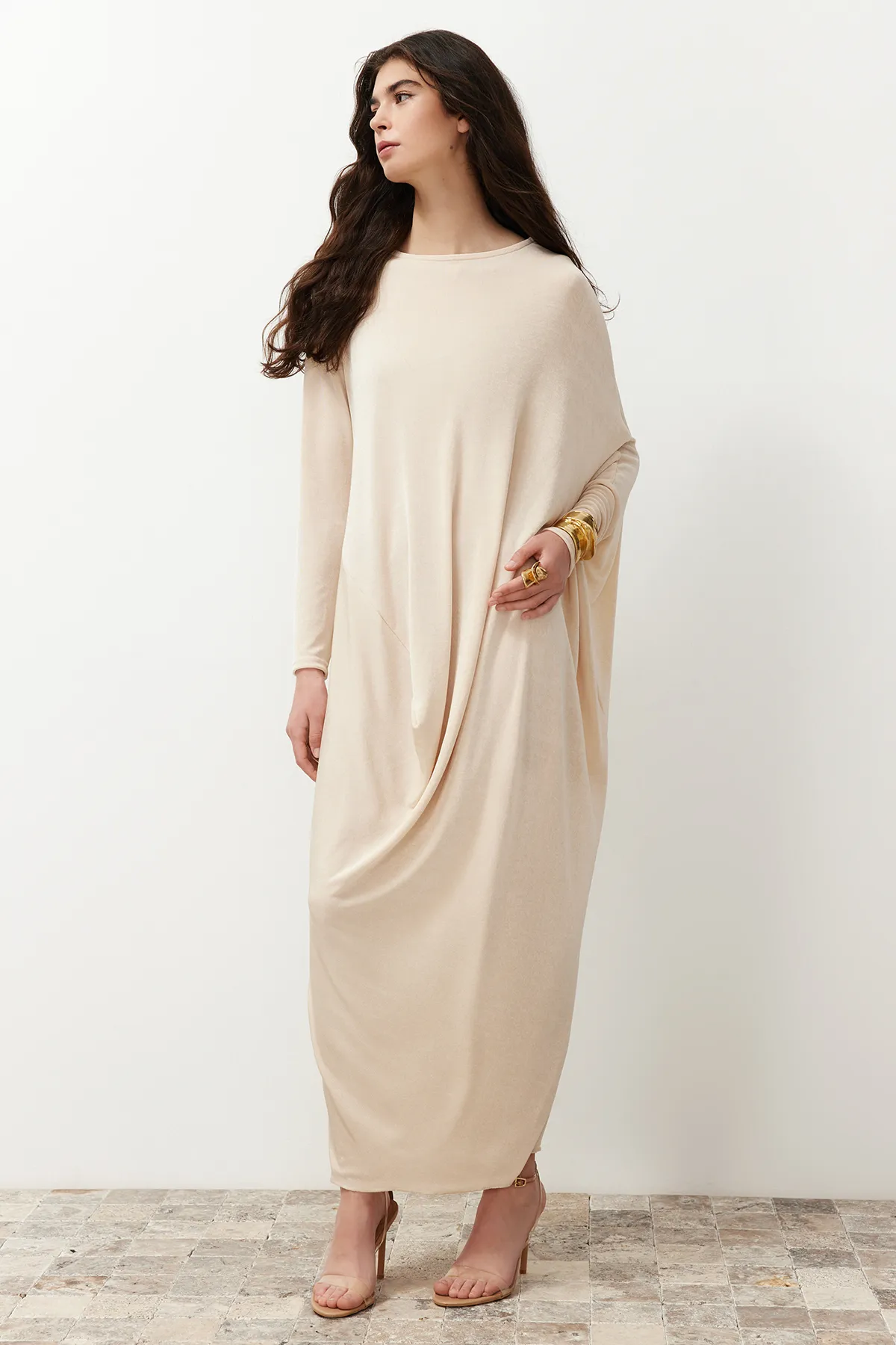 Trendyol Modest  Stilvolles gestricktes Kaftan-Kleid in Stein TCTSS24EB00037