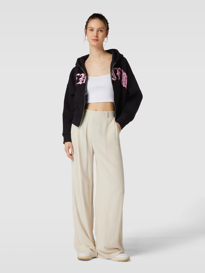 Sweatjacke mit Label-Detail in schwarz