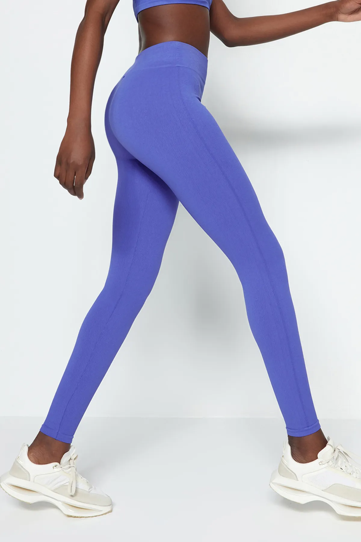 Trendyol Collection  Blaue nahtlose/nahtlose gestrickte Sport-Leggings in voller Länge TWOAW20TA0071