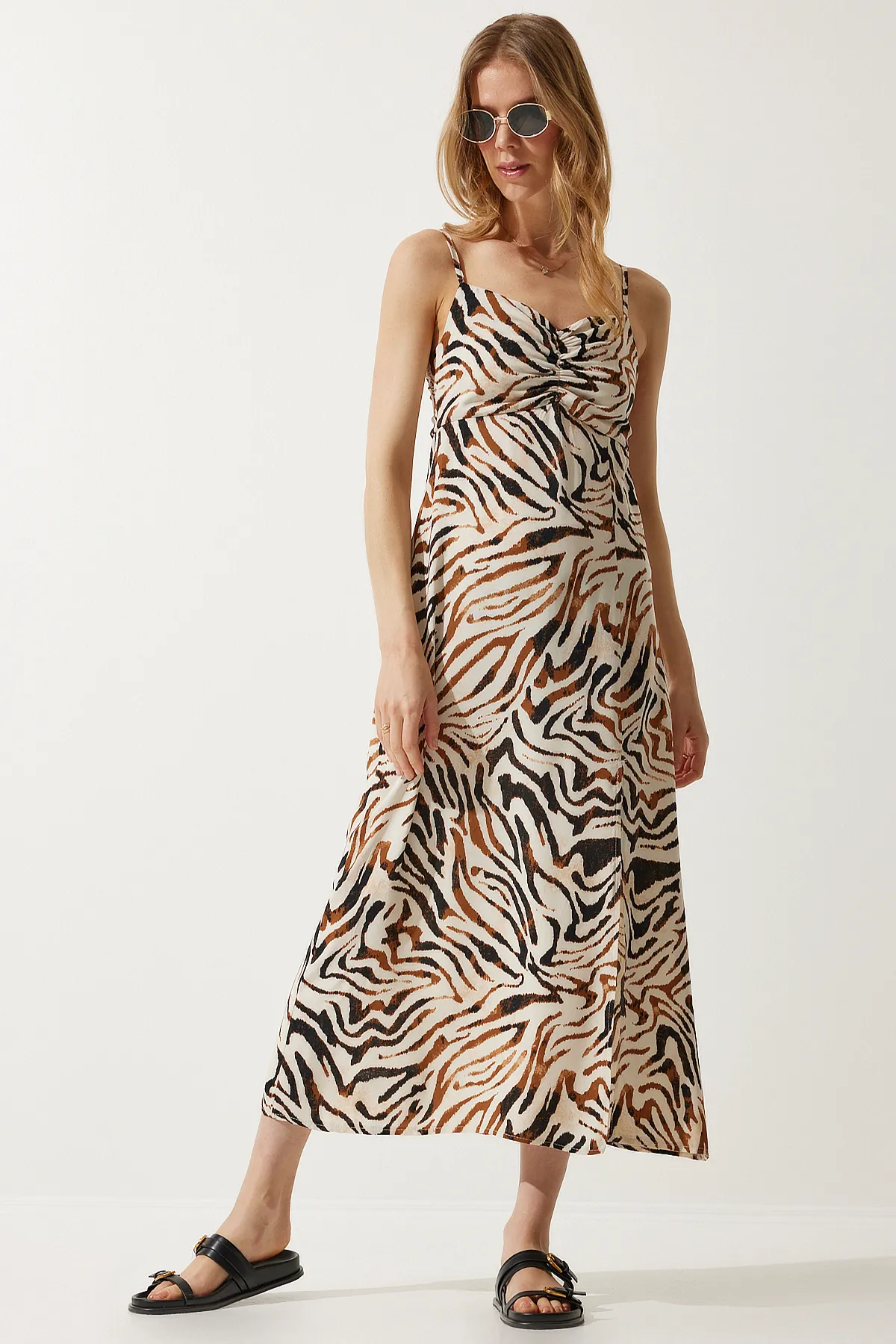 Happiness İstanbul  Cremefarbenes, schwarzes, gemustertes Viskosekleid mit Trägern für Damen UB00236