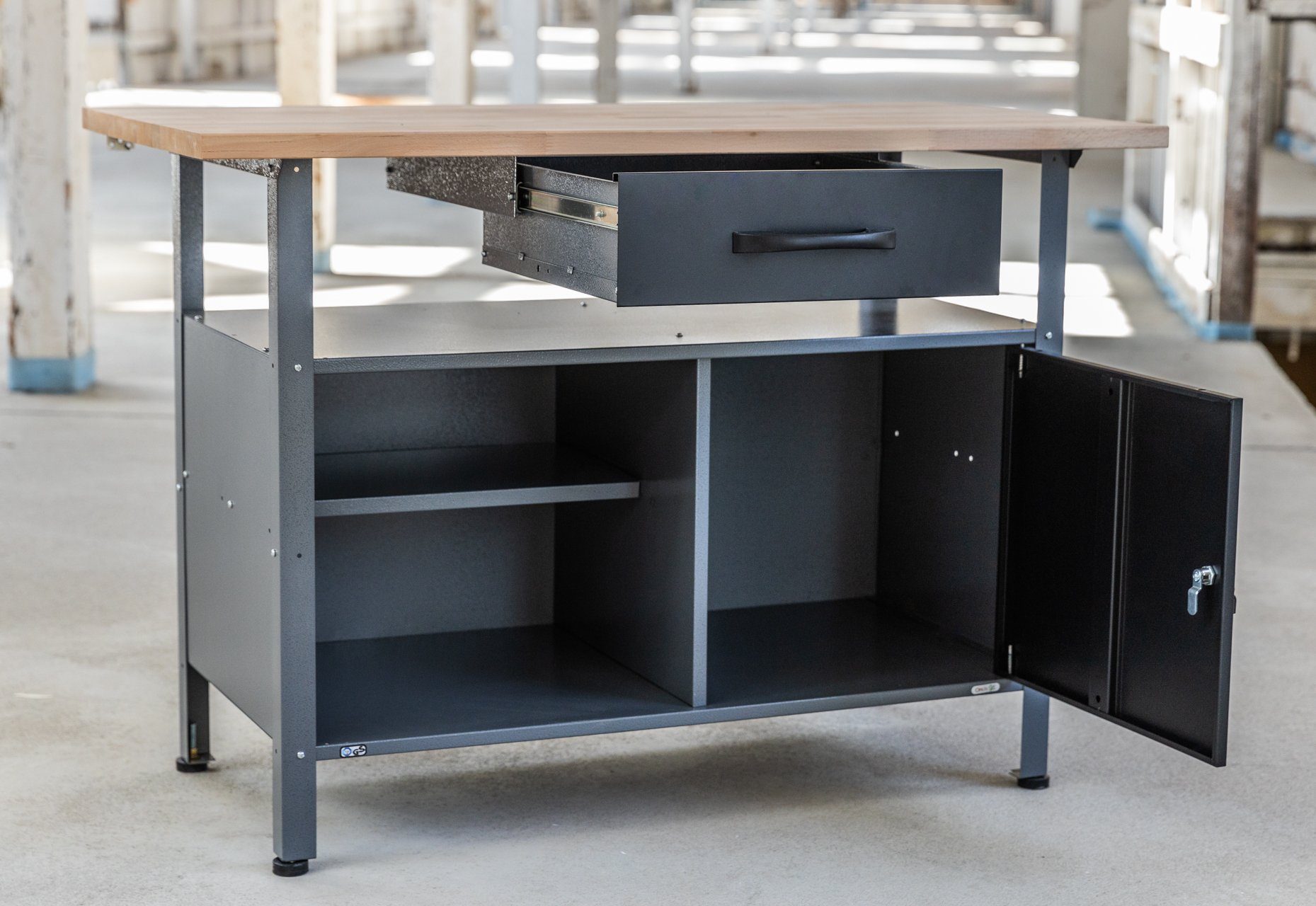 ONDIS24 Werkbank Werkbank Klaus 120 cm 120 x 60 x 85 (H) cm, belastbar bis 380 kg, abschließbare Tür, höhenverstellbare Füße