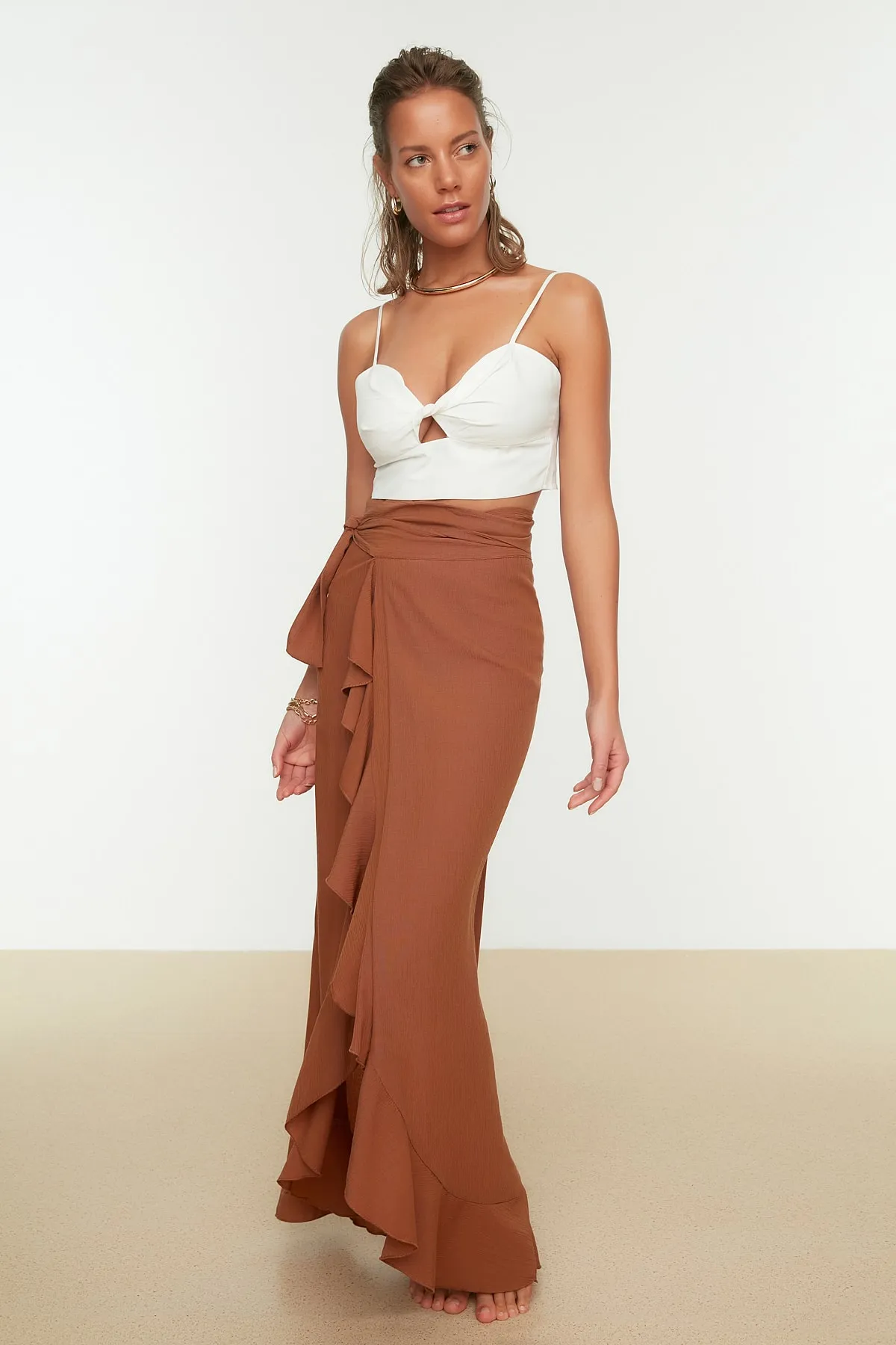 Trendyol Collection  Strandrock mit Zimt-Schwungrad-Details TBESS19WV0004