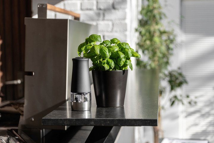WENKO Gewürzmühle 2in1 elektrisch, mit Keramikmahlwerk und LED-Leuchte