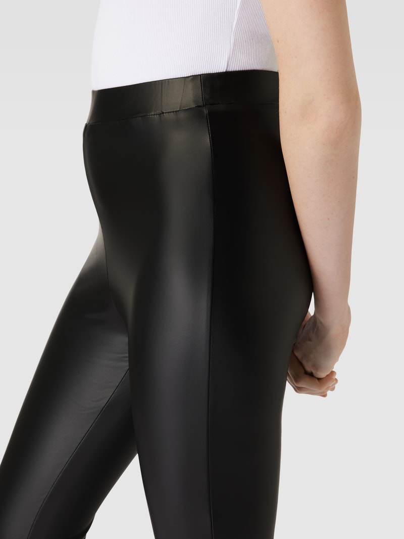 Leggings in Leder-Optik in schwarz