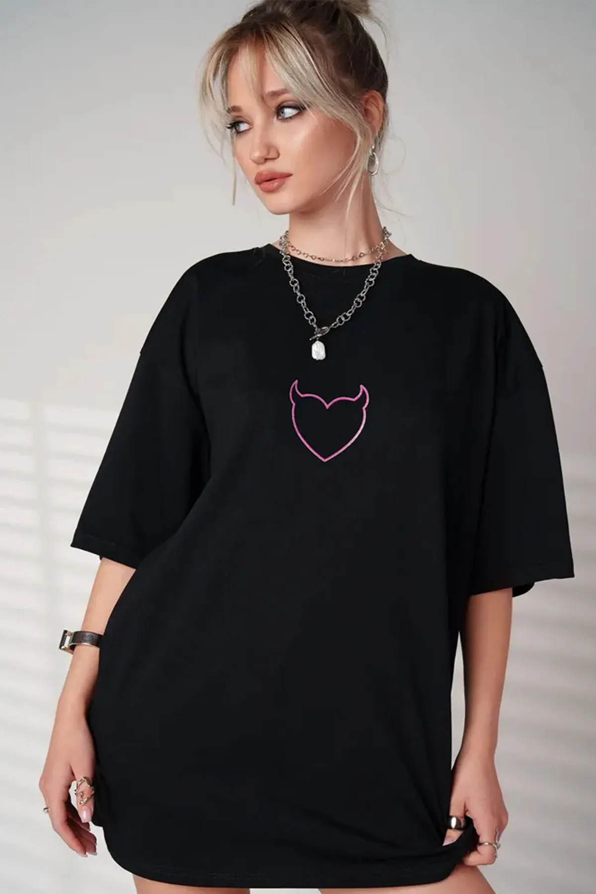 uyguntarz  Übergroßes Unisex-T-Shirt mit Teufelsherz-Aufdruck