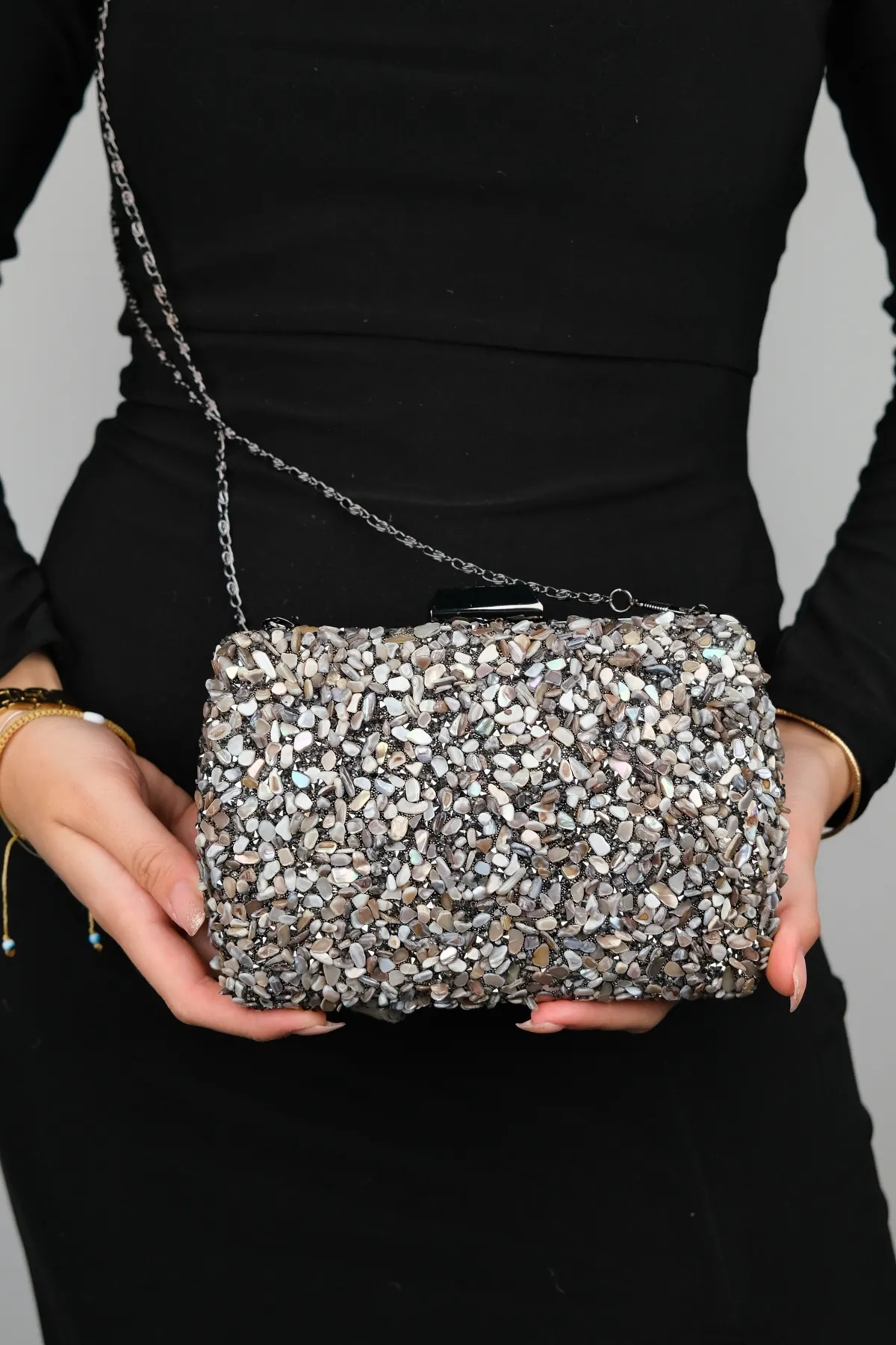 LuviShoes  SEUL Abendtasche für Damen in Platin mit Kieselsteinen