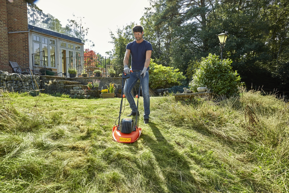 Rasaerba a cuscino d'aria Black & Decker BEMWH551-QS da 30 cm, 1200 Watt