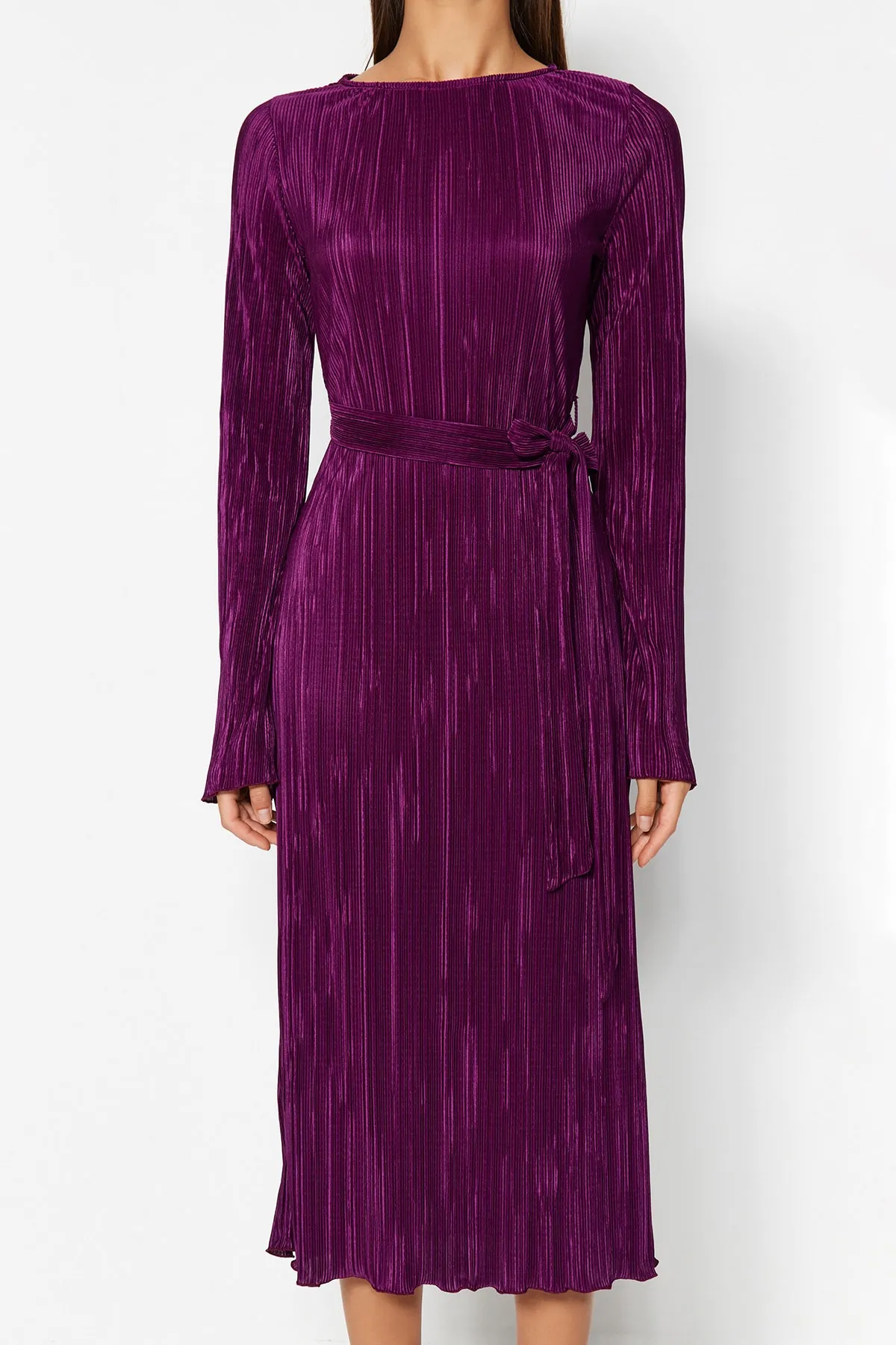 Trendyol Collection  Lila Premium-Faltenstoff, ausgestellte Ärmel, detailliertes A-Linien-Midi-Strickkleid TWOAW24EL00125