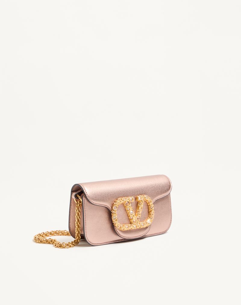 Bolsa de ombro pequena Valentino Garavani Locò em couro de bezerro laminado com logotipo de joia.