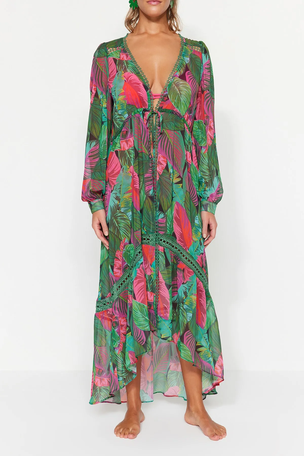 Trendyol Collection  Tropisch gemusterter Maxi-Kimono und Kaftan aus gestricktem Chiffon mit Streifen-Accessoires TBESS23KM00002