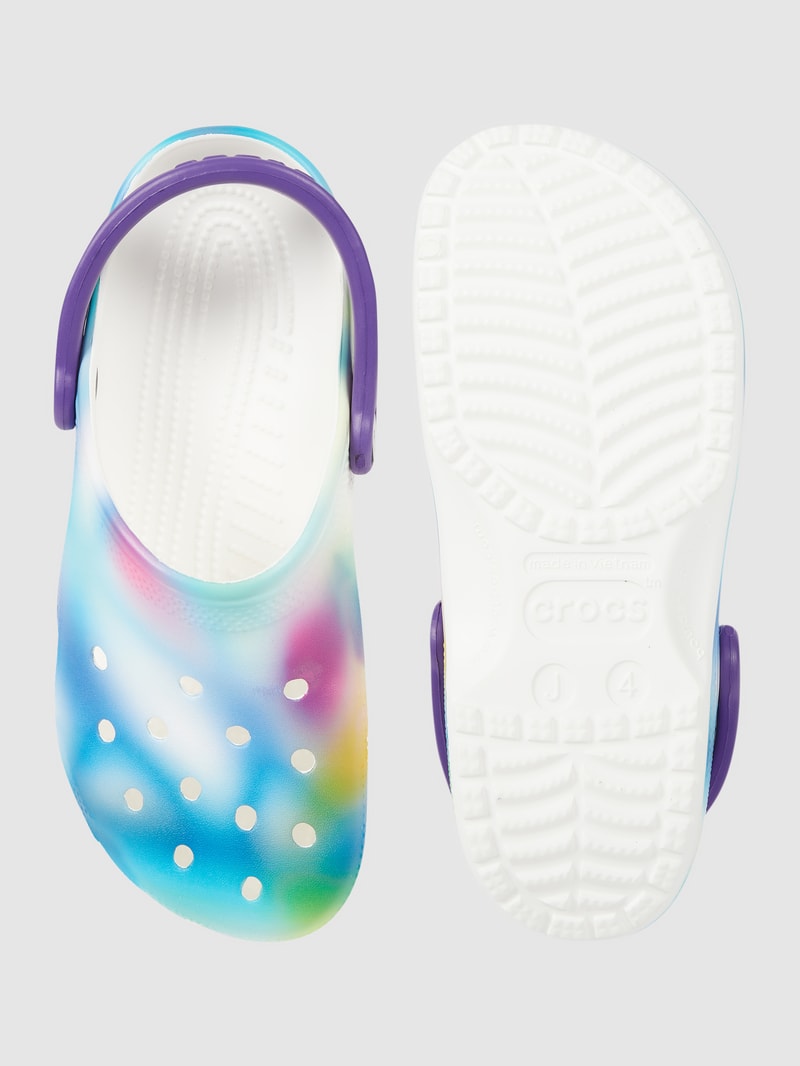 Clogs mit Luftlöchern in weiß
