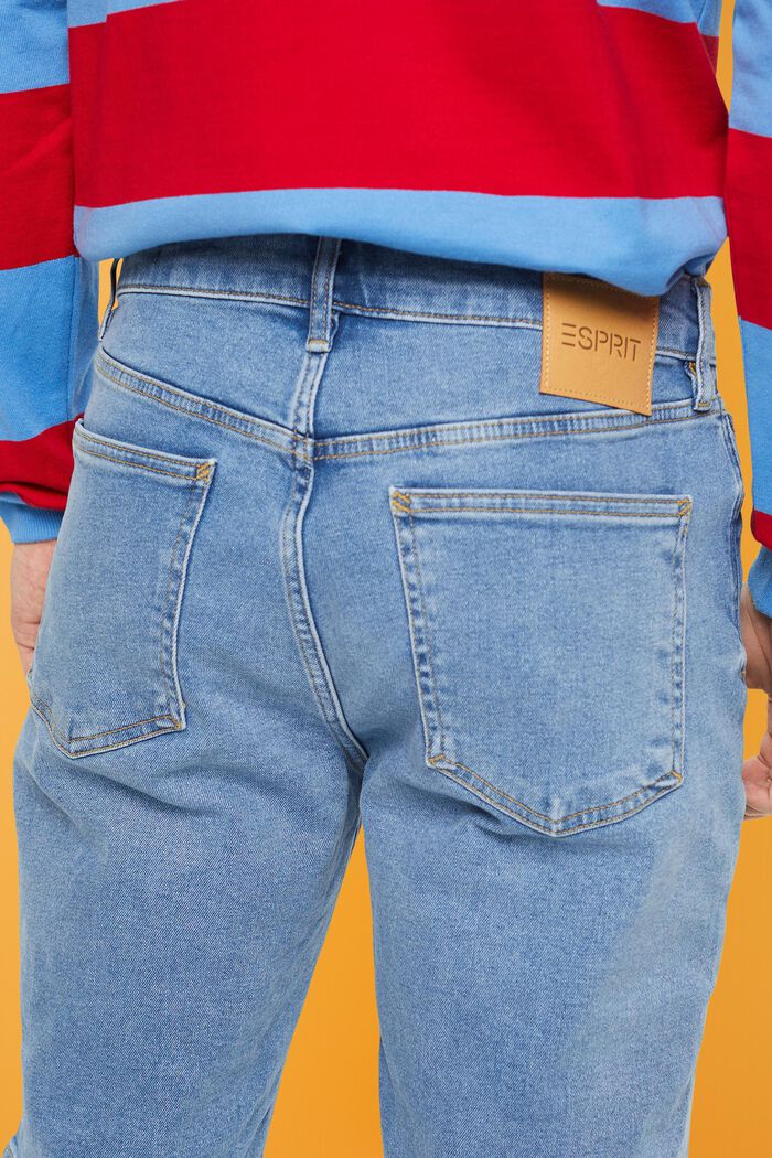 Lockere Jeansshorts in schmaler Passform