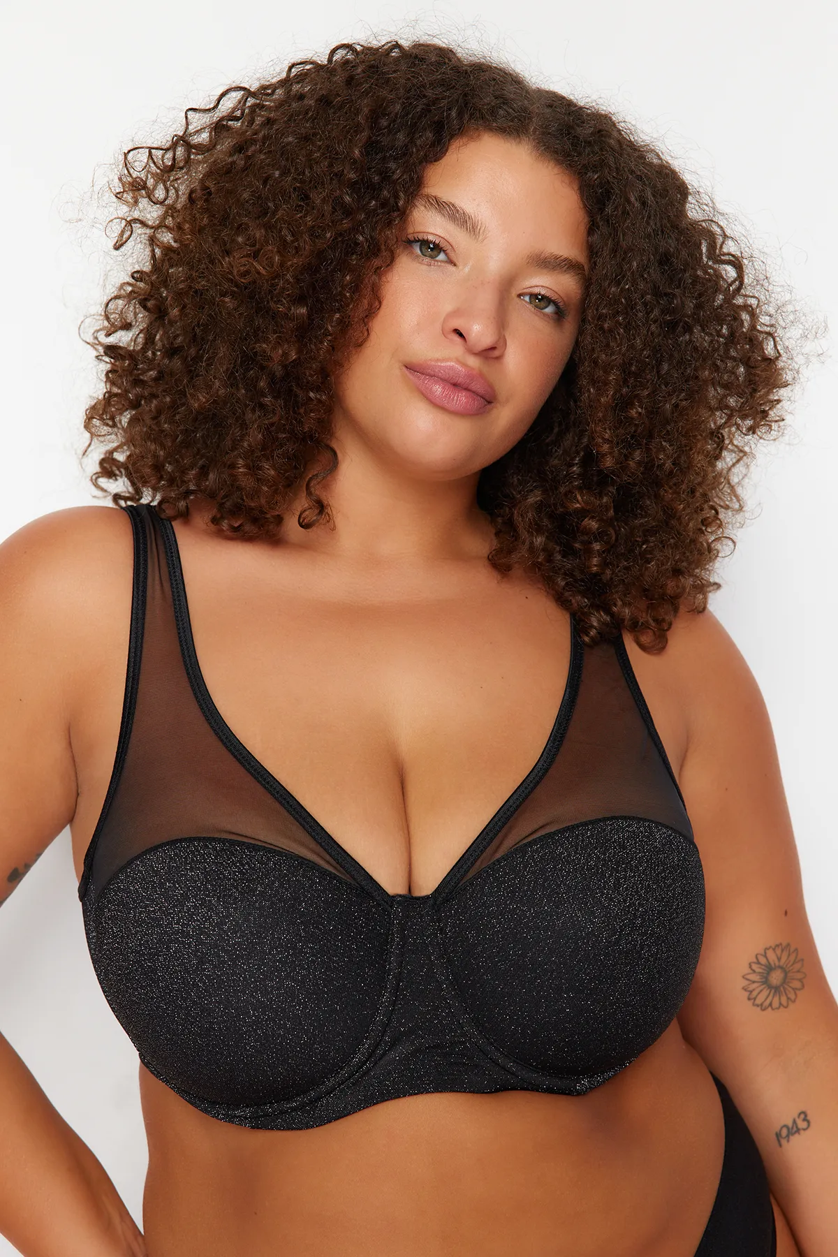 Trendyol Curve  Schwarzer, mit Glitzer überzogener Netz-BH TBBAW24CW00006