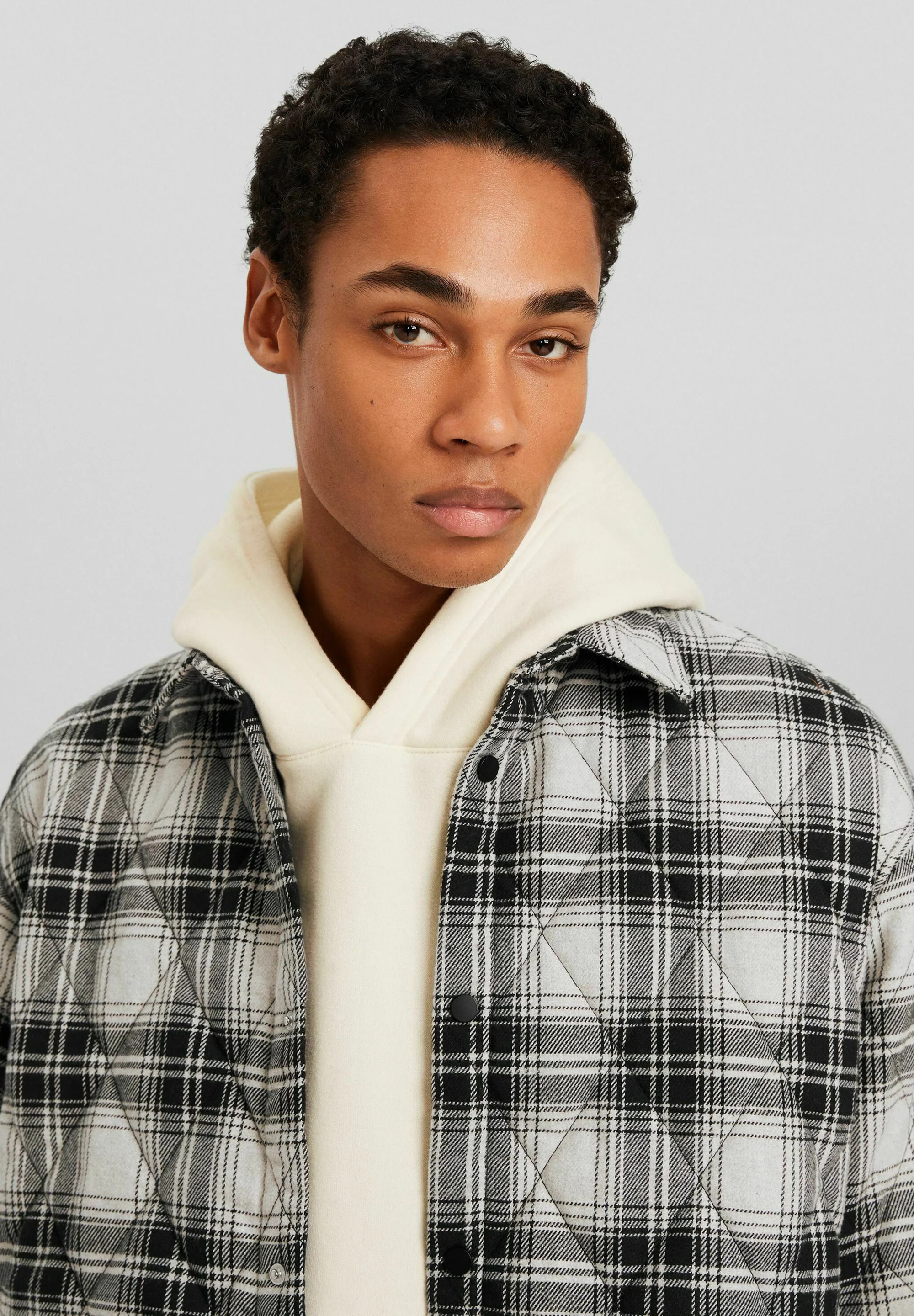 Bershka MANGA LARGA ACOLCHADA CUADROS - Chaqueta de entretiempo