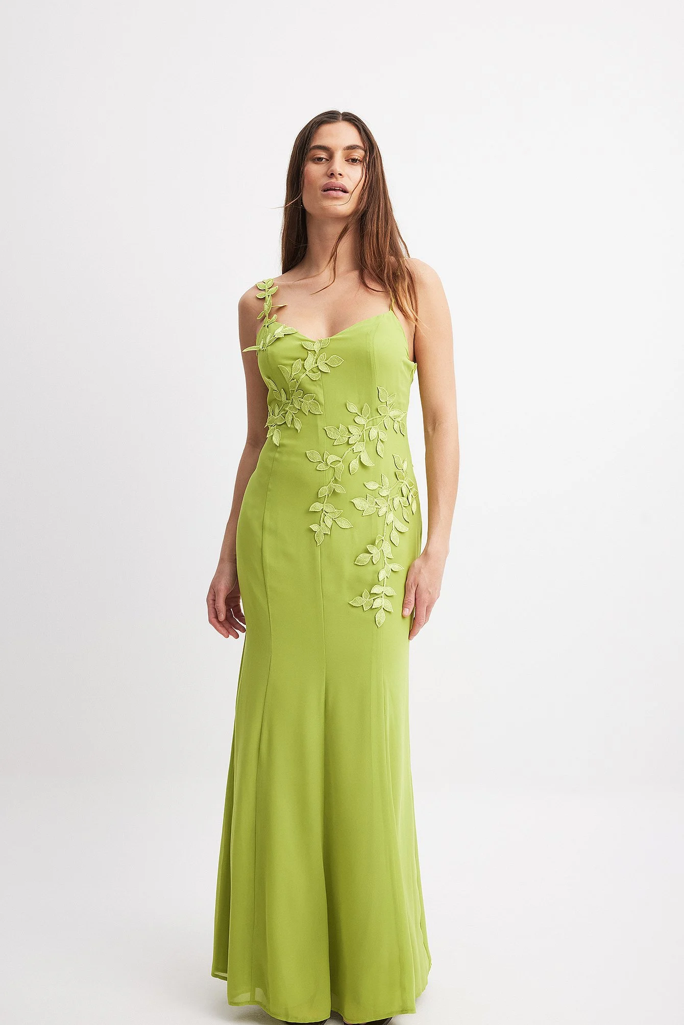 Gewebtes, luftiges Maxikleid mit Rückendetail