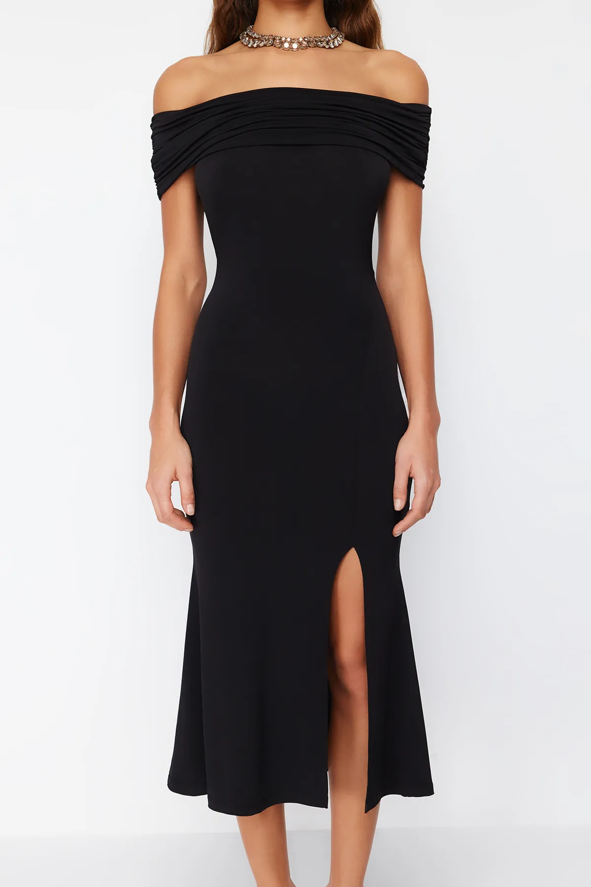 Trendyol Collection  Schwarzes, figurbetontes, gestricktes, elegantes Abendkleid TPRSS24EL00113