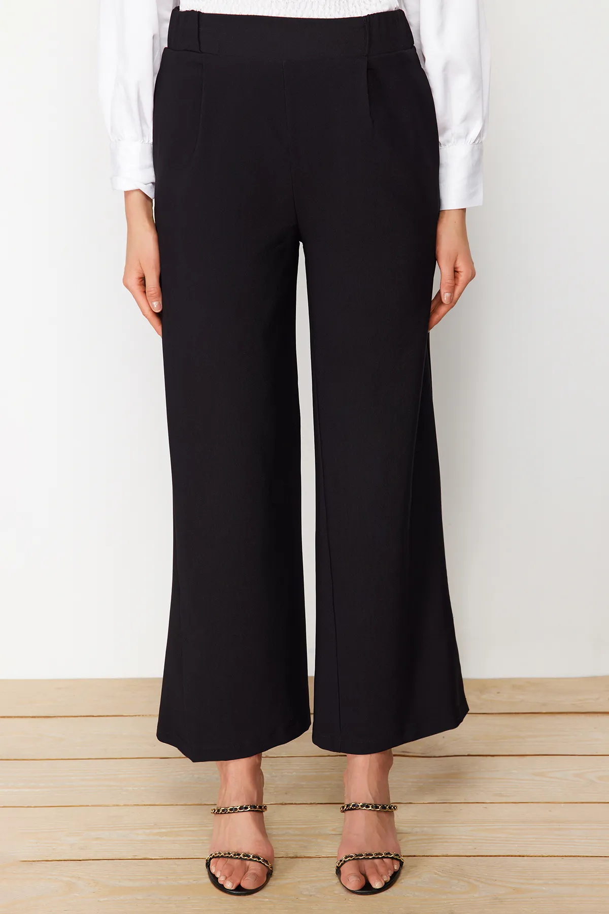 Trendyol Modest  Schwarzer Anzug aus Crêpe mit Perlendetails, Jacke, Hose, gewebter Unterteil und Oberteil TCTSS24US00011
