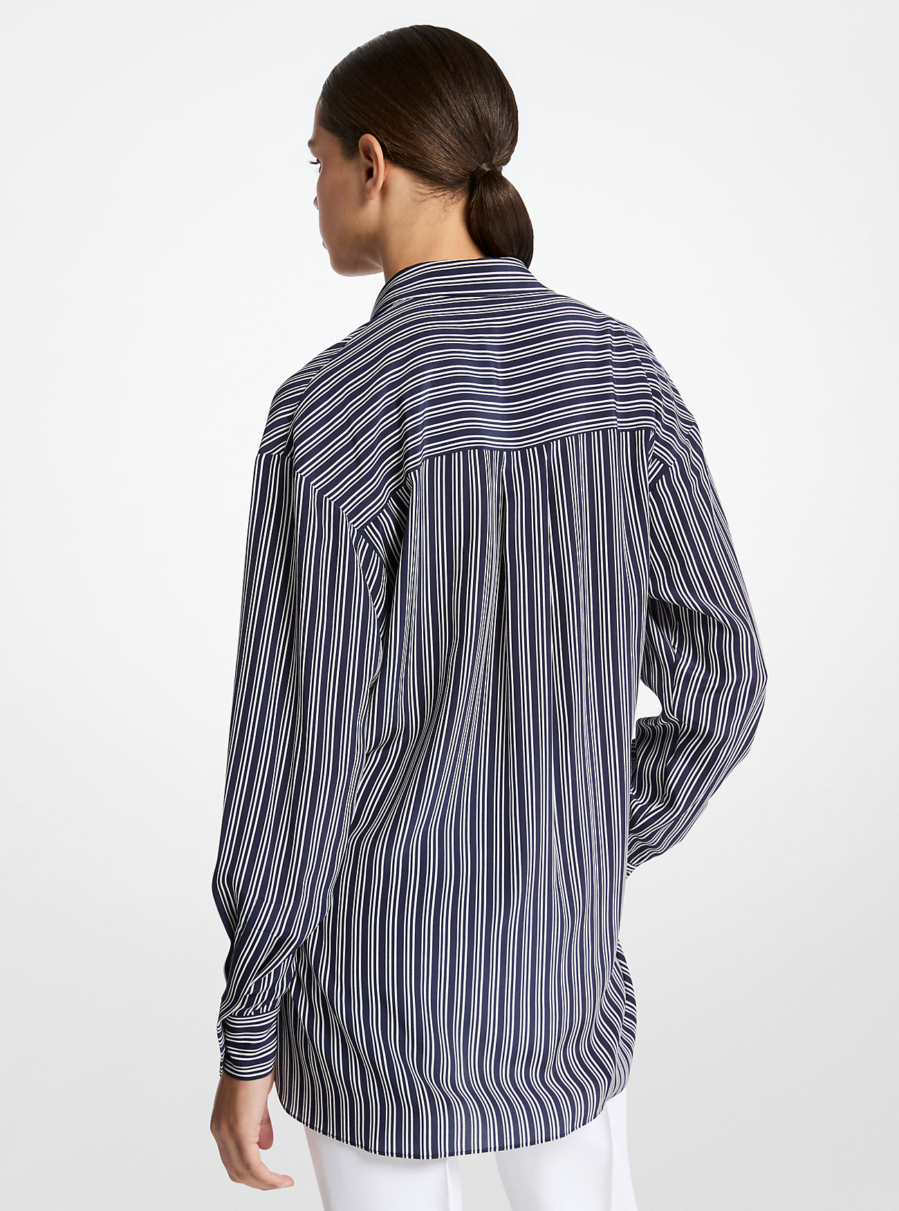 Stripete Crepe De Chine Skjorte med Knyting foran - MARIT/OP HVIT