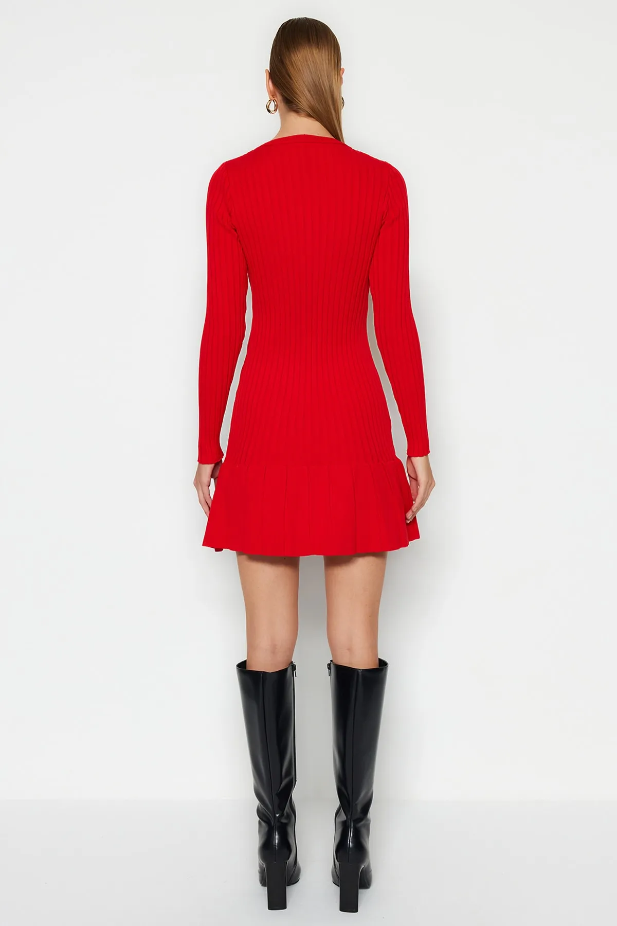 Trendyol Collection  Rotes Mini-Strickkleid mit Rundhalsausschnitt TWOAW24EL00013
