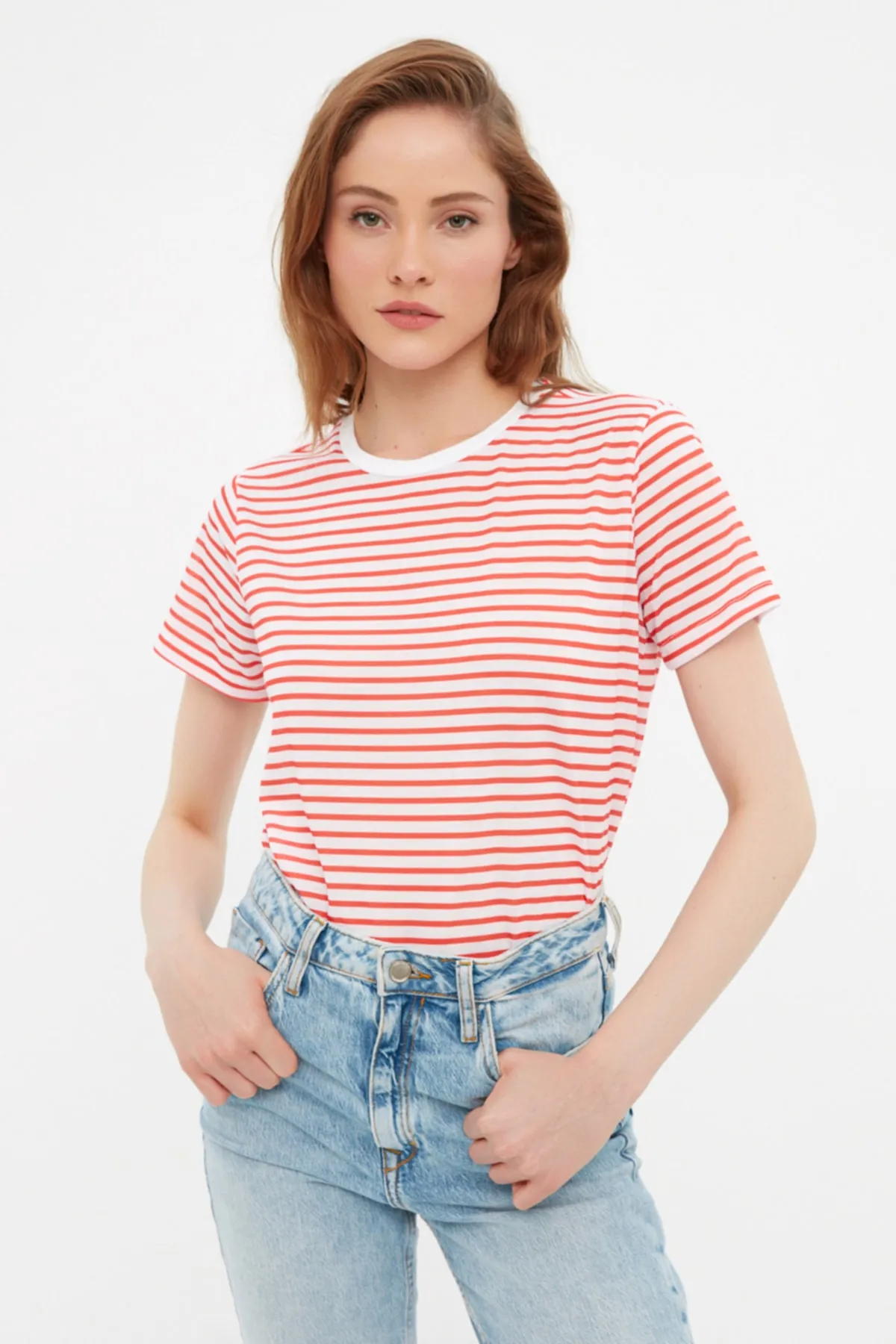 Trendyol Collection  Rot gestreiftes Basic-Strick-T-Shirt TWOSS21TS0904