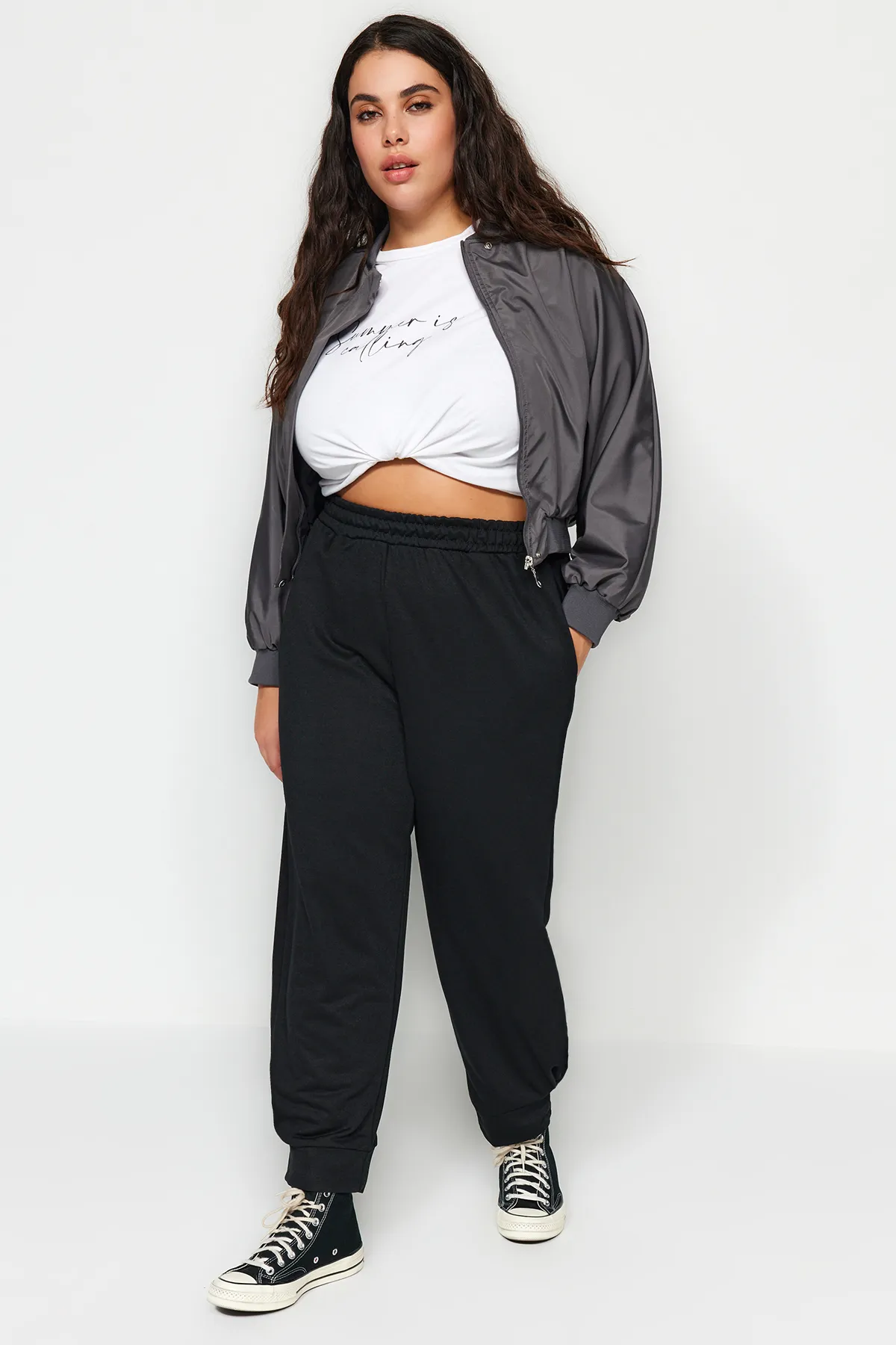 Trendyol Curve  Schwarze dünne Jogger-Strick-Jogginghose TBBAW24AJ00011