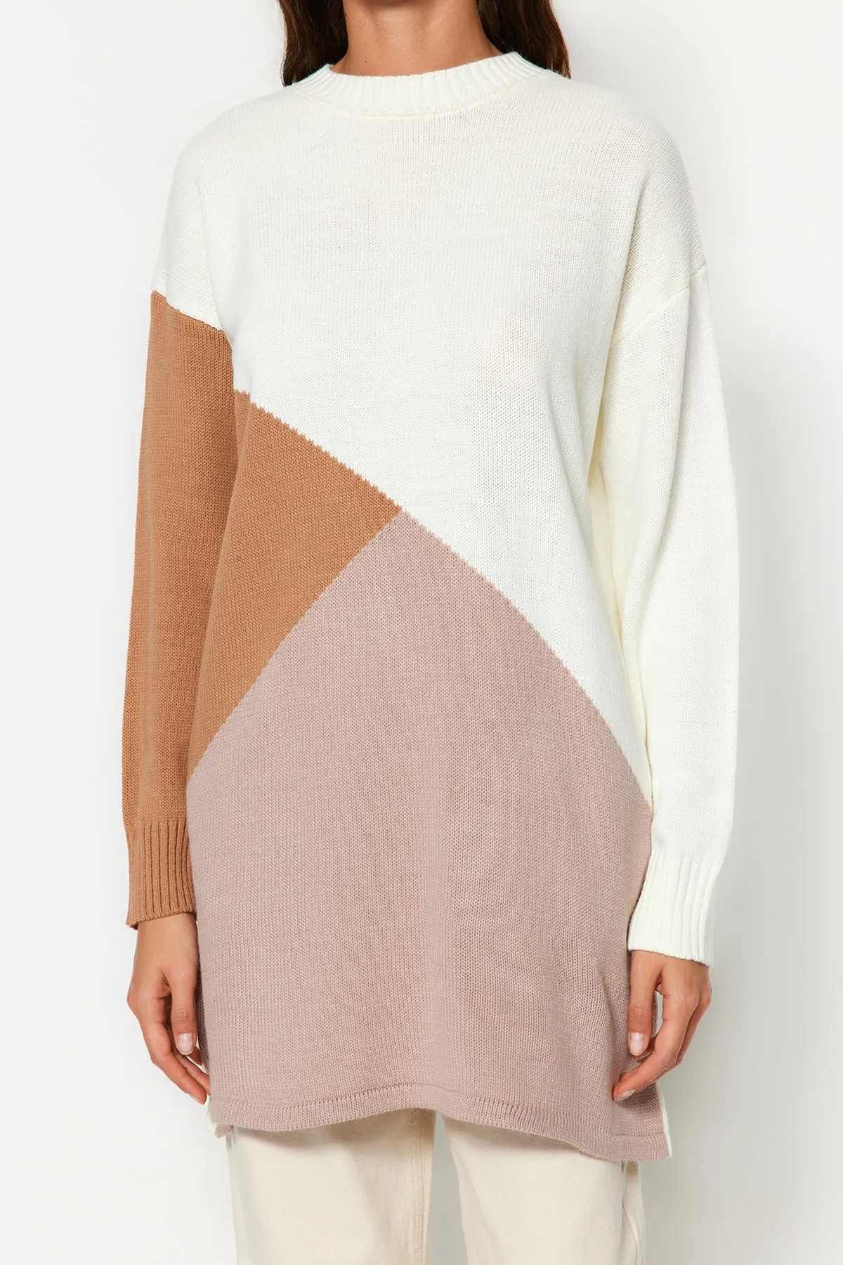 Trendyol Modest  Beigefarbener Farbblock-Strickpullover TCTAW24AK00008