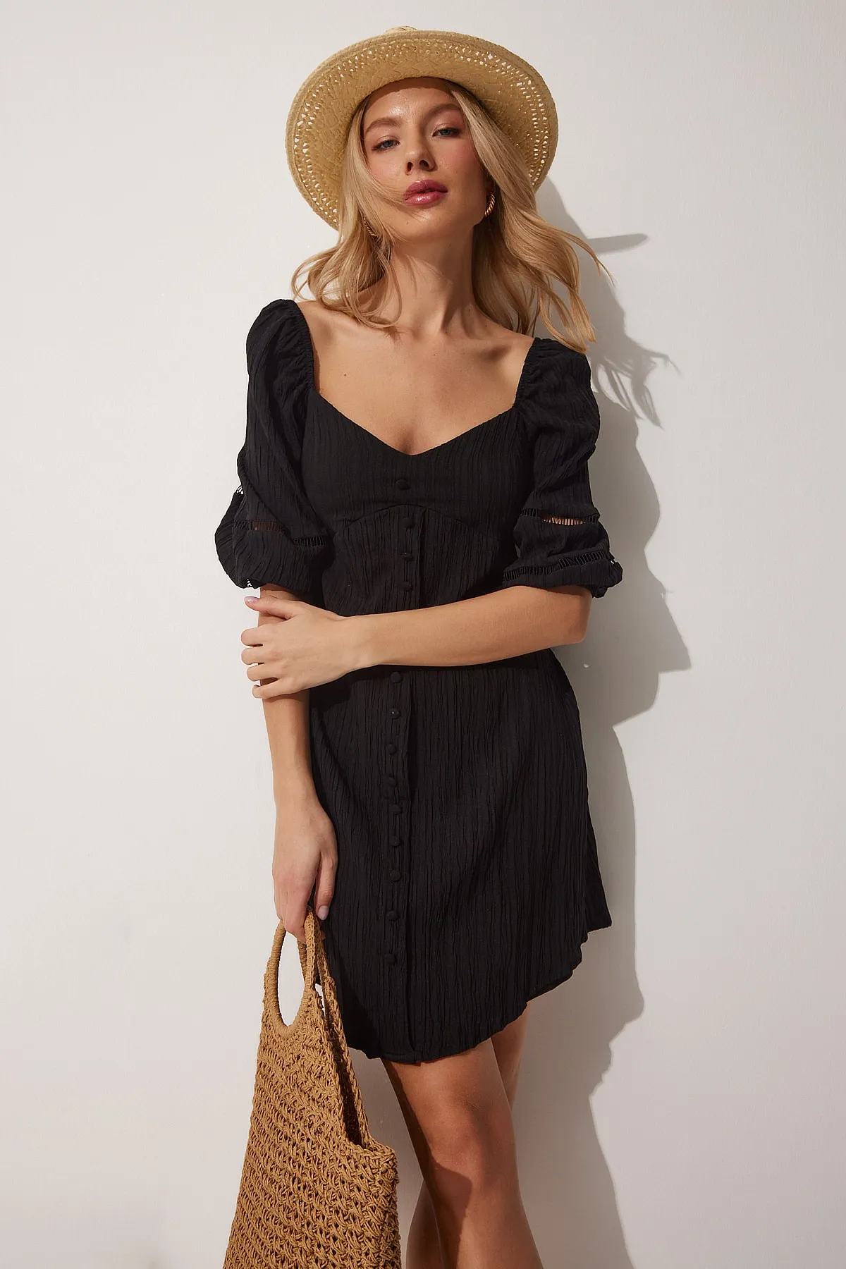 Happiness İstanbul  Schwarzes Damen-Sommerkleid mit herzförmigem Ausschnitt und Ballonärmeln DM00113