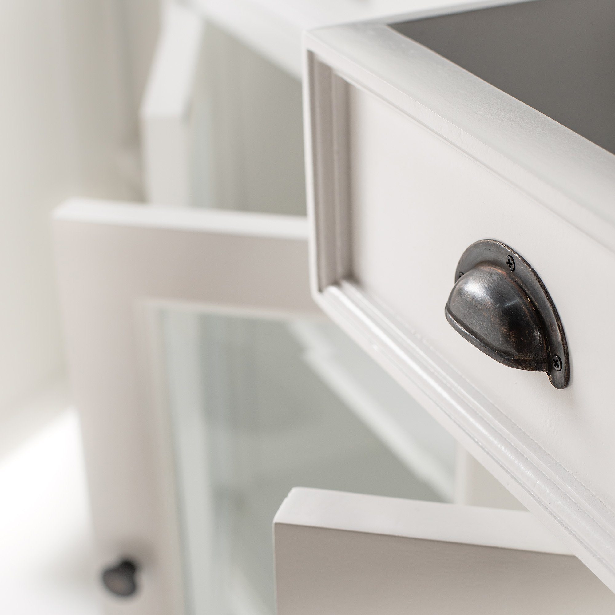 Novasolo Buffet Halifax Contrast Buffetschrank mit 4 Türen, 3 Schubladen und Glaseinsatz