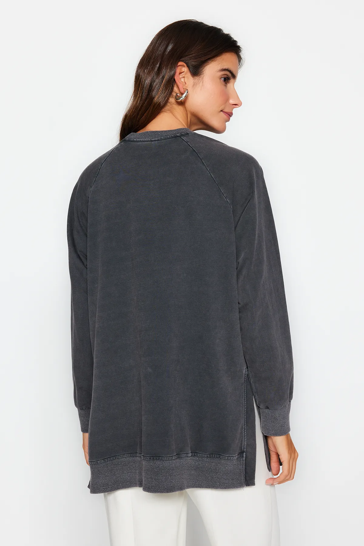 Trendyol Modest  Anthrazitfarbenes, gewaschenes Strick-Sweatshirt TCTSS23TW00062