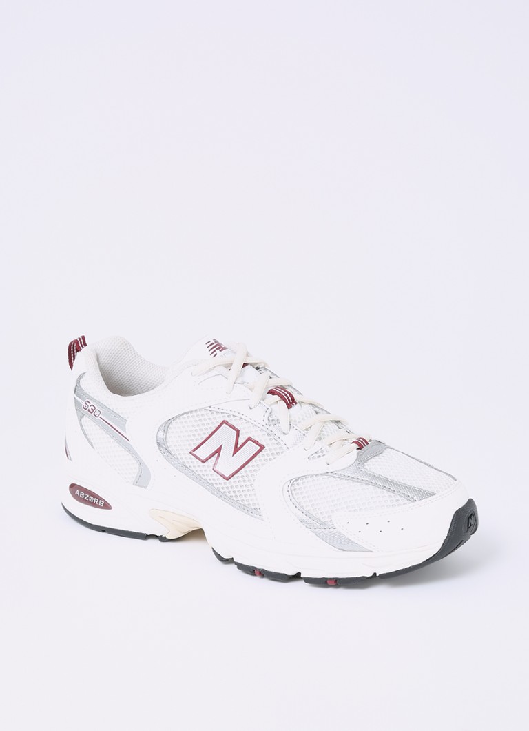 Buty sportowe New Balance 530 z siateczki ze skórzanymi detalami.